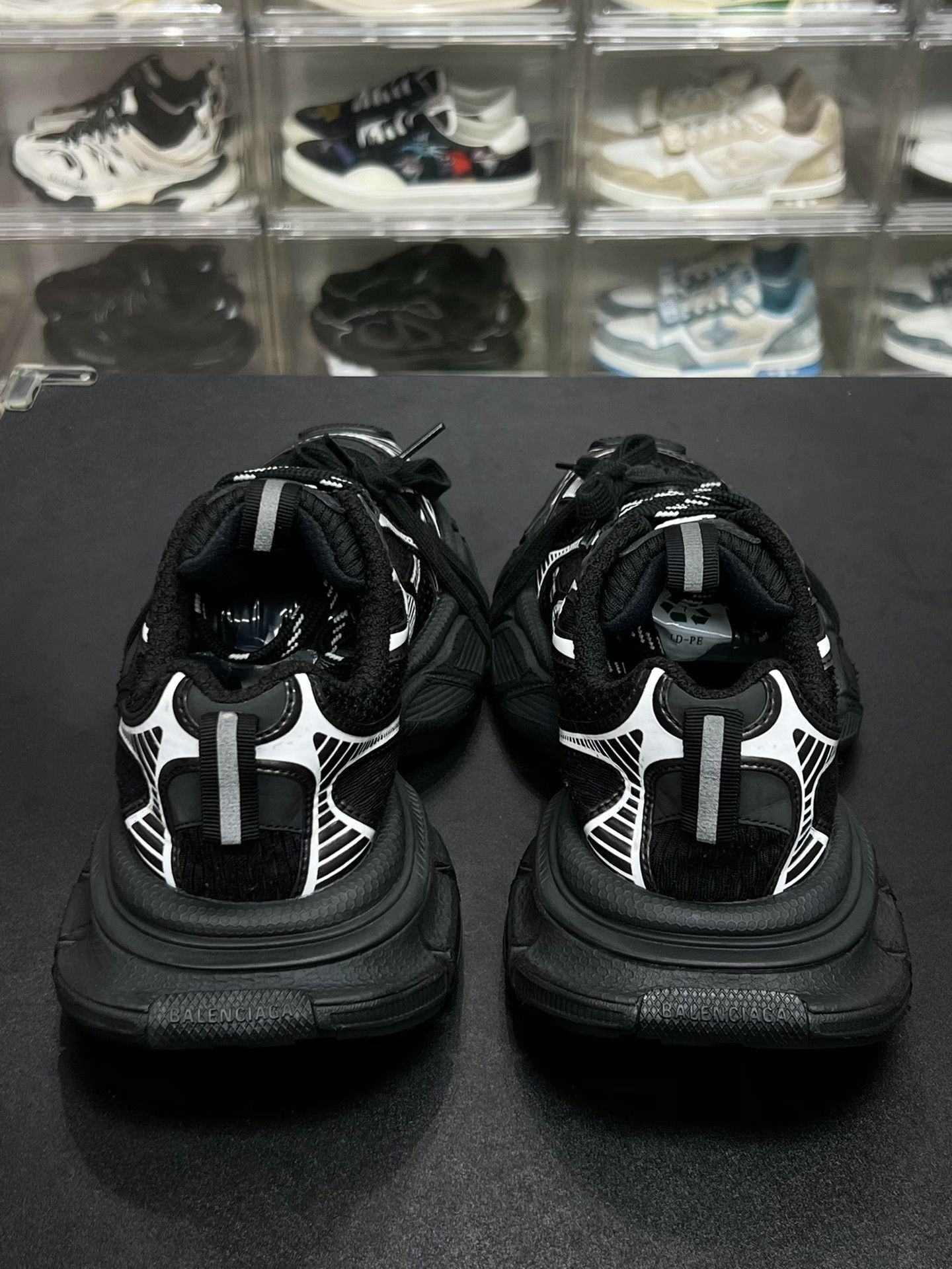 Balenciaga Balenciaga Silver Lowtop Sneakers us_6 Women Size US 6 / IT 36 - 6 Thumbnail