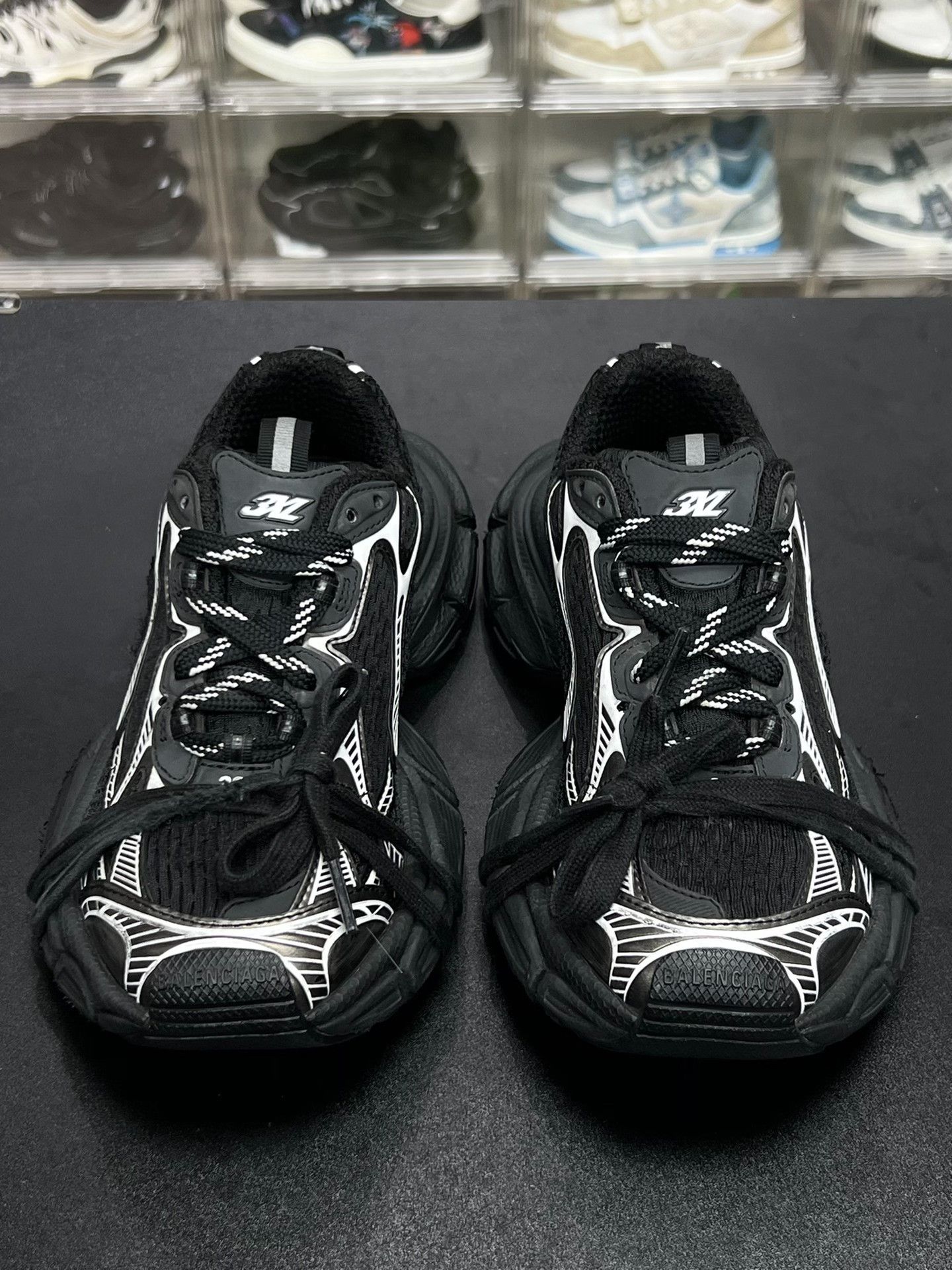 Balenciaga Balenciaga Silver Lowtop Sneakers us_6 Women Size US 6 / IT 36 - 2 Thumbnail