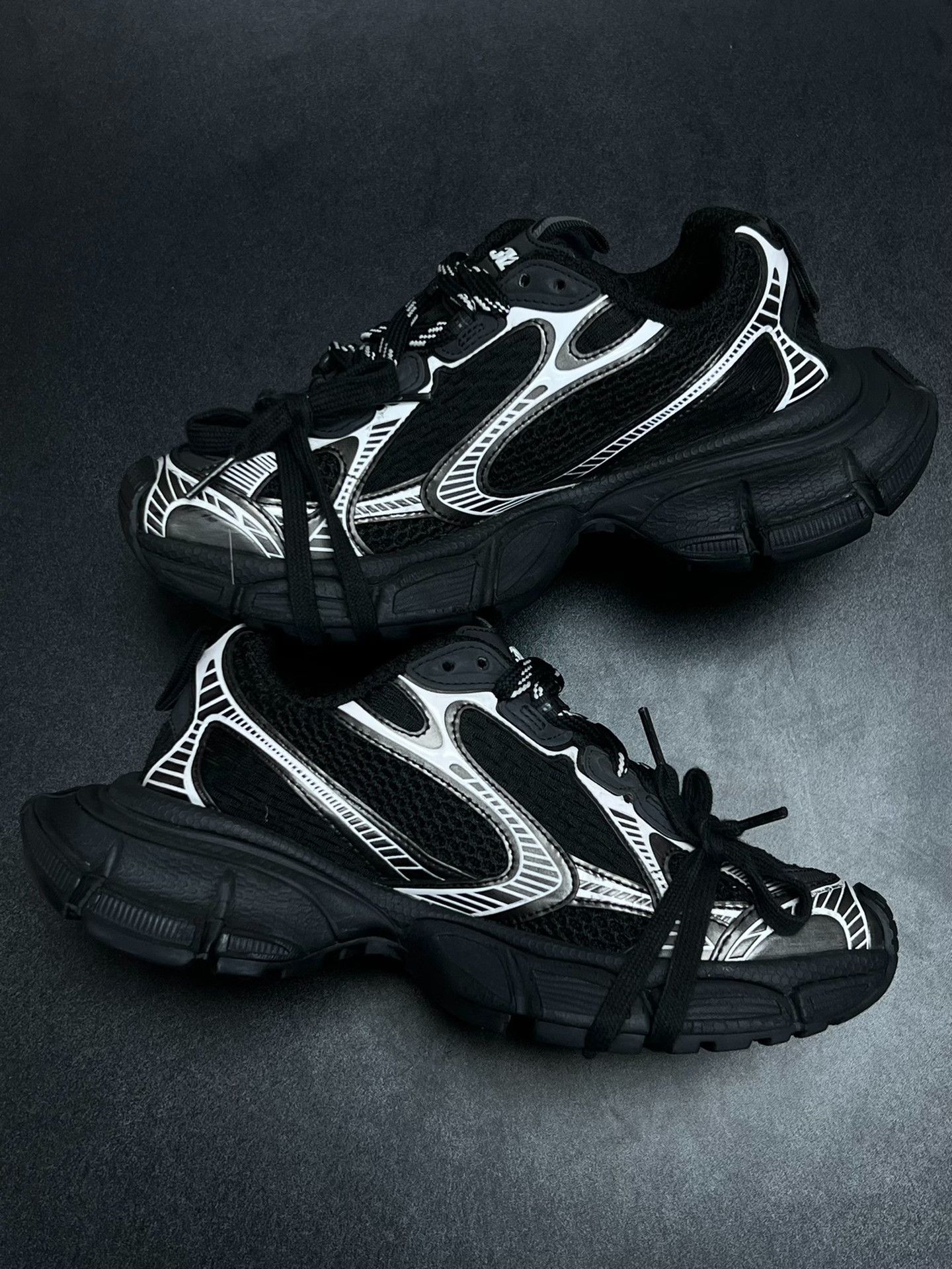 Balenciaga Balenciaga Silver Lowtop Sneakers us_6 Women Size US 6 / IT 36 - 5 Thumbnail