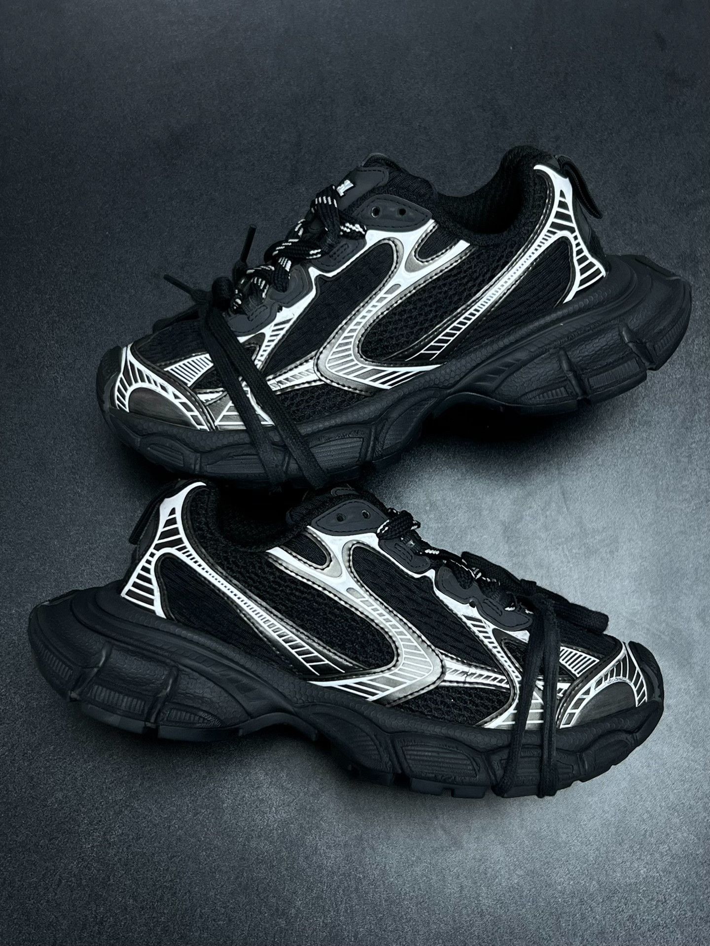Balenciaga Balenciaga Silver Lowtop Sneakers us_6 Women Size US 6 / IT 36 - 4 Thumbnail