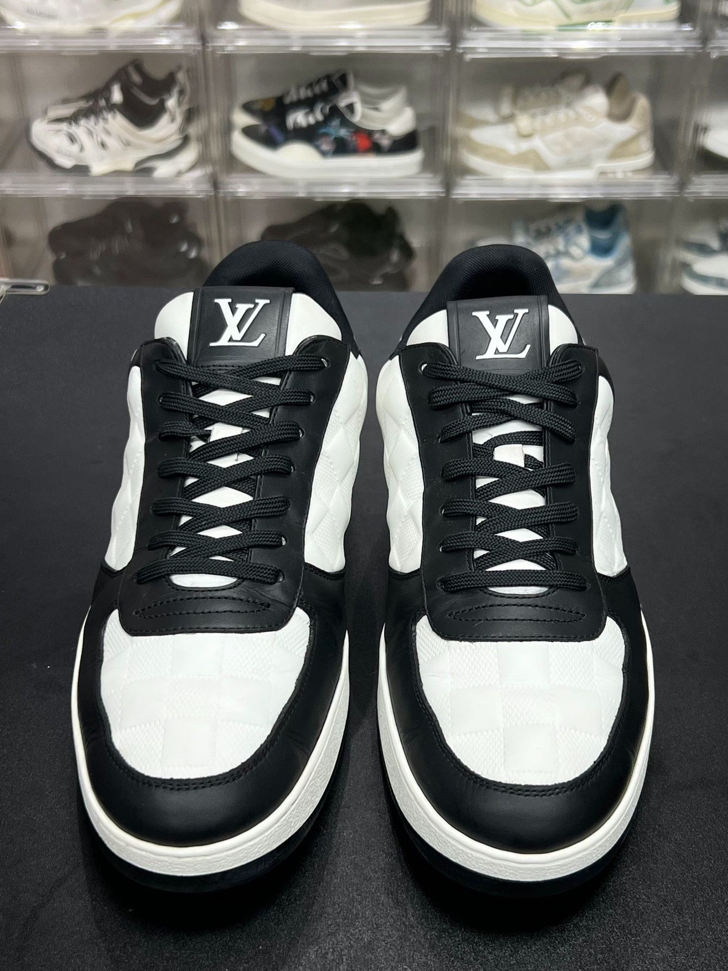 Louis Vuitton Louis Vuitton Black Lowtop Sneakers 10 Men Size US 10 / EU 43 - 2 Thumbnail