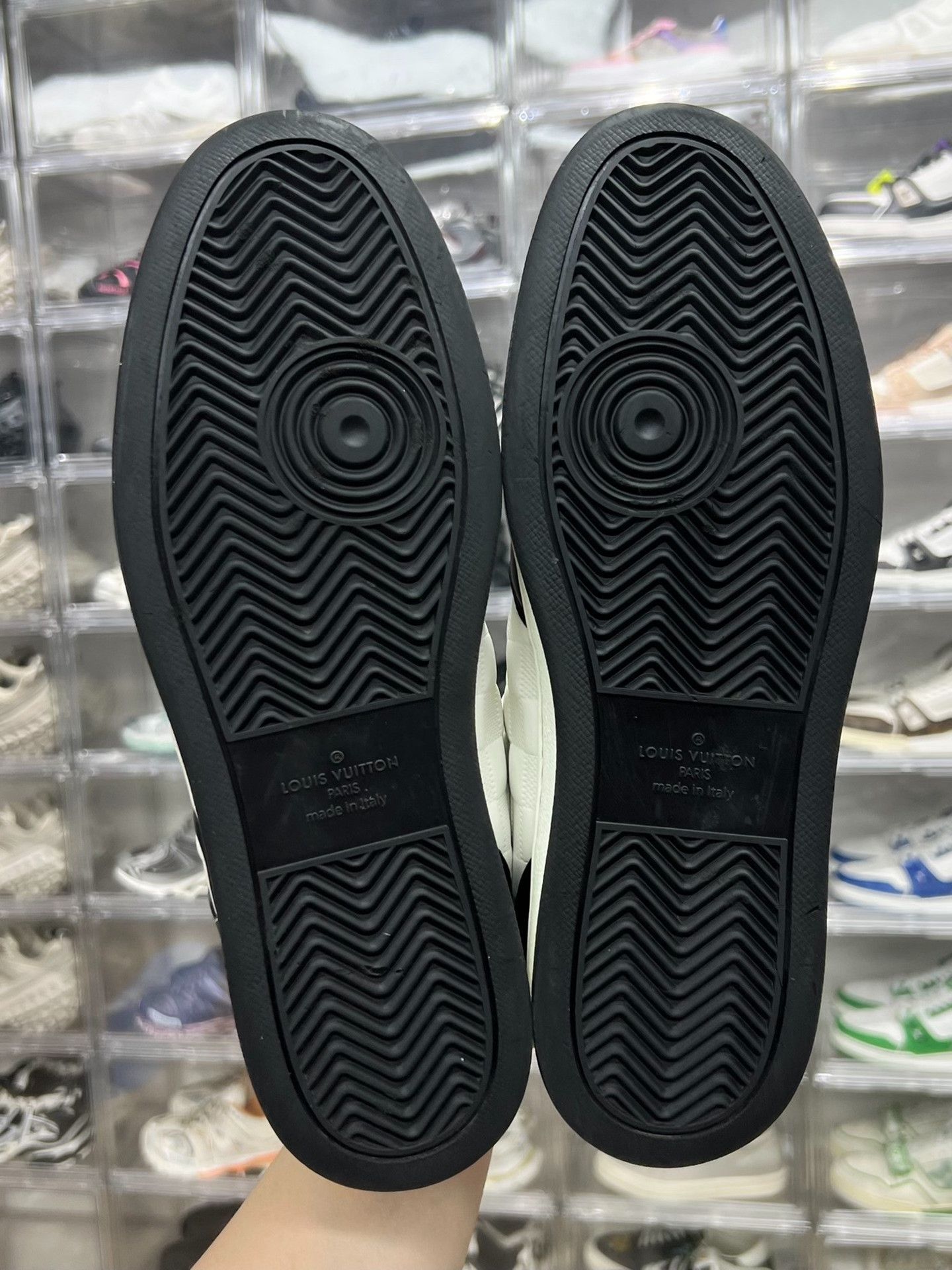 Louis Vuitton Louis Vuitton Black Lowtop Sneakers 10 Men Size US 10 / EU 43 - 7 Thumbnail