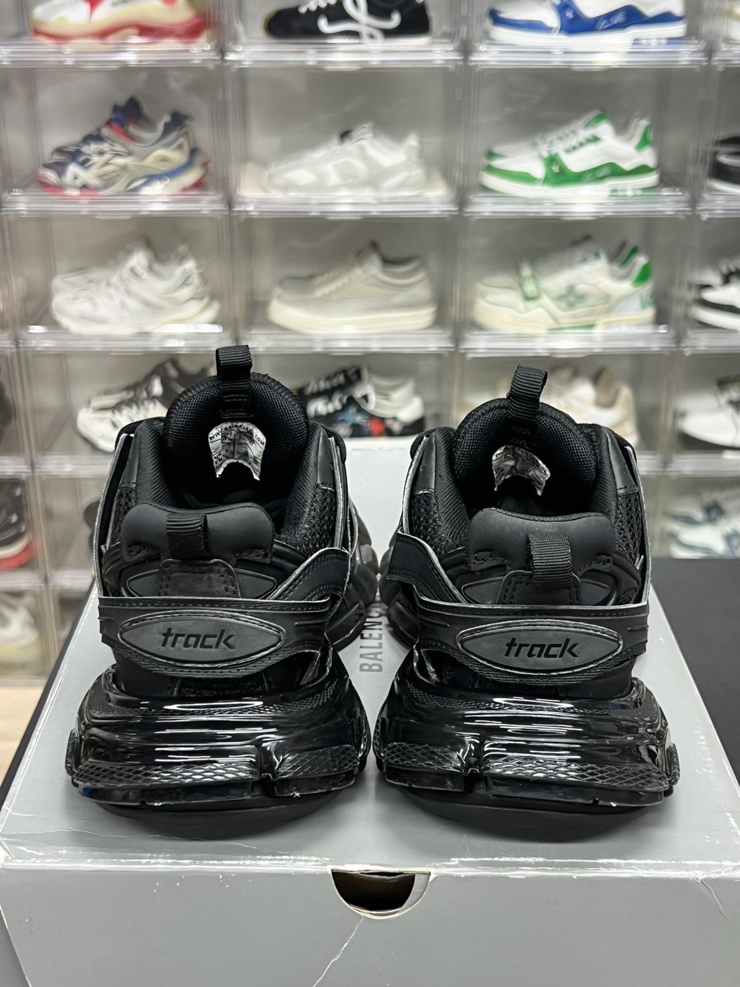 Balenciaga Balenciaga Black Lowtop Sneakers us_7 Women Size US 7 / IT 37 - 7 Thumbnail