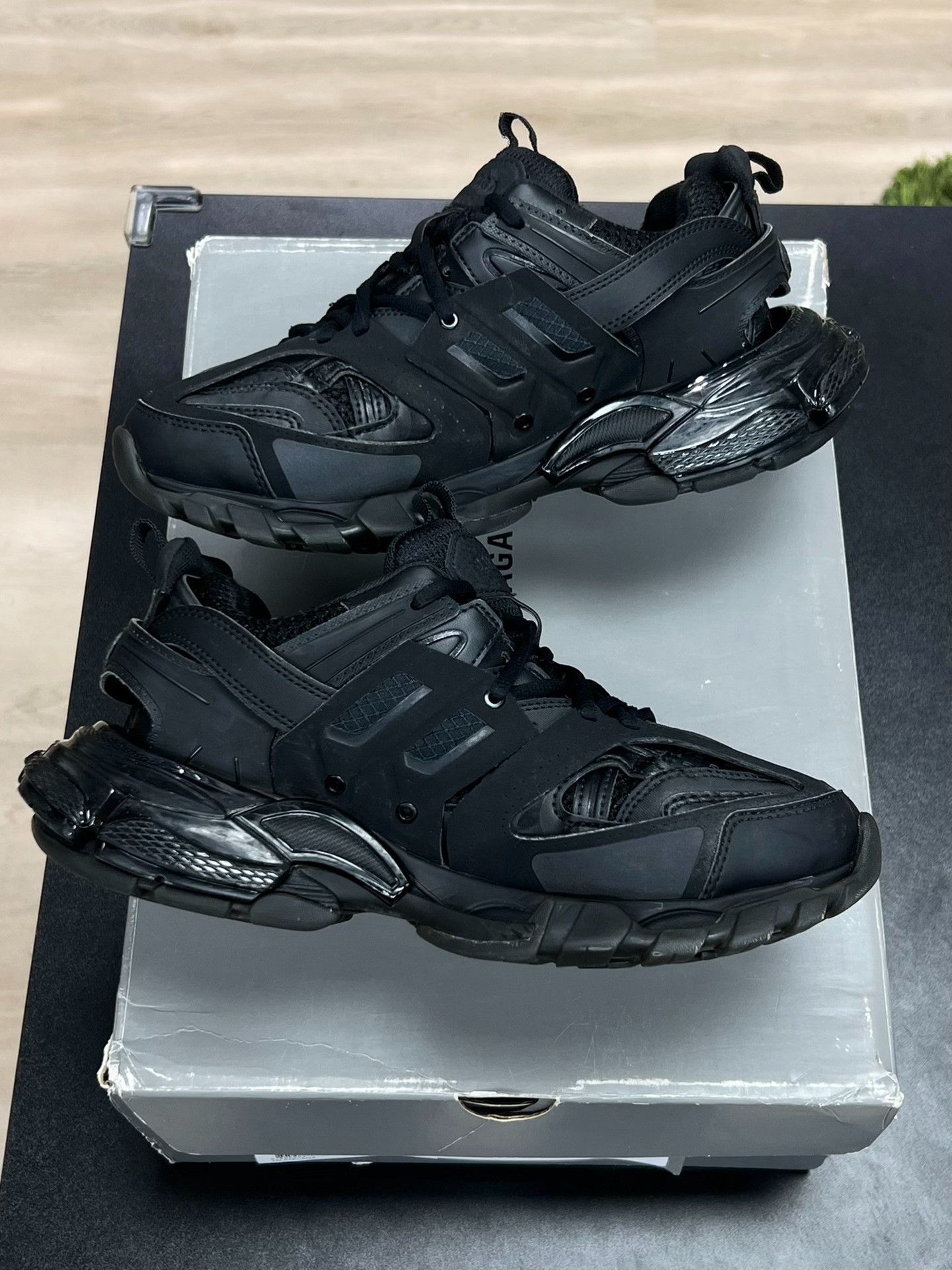 Balenciaga Balenciaga Black Lowtop Sneakers us_7 Women Size US 7 / IT 37 - 6 Thumbnail