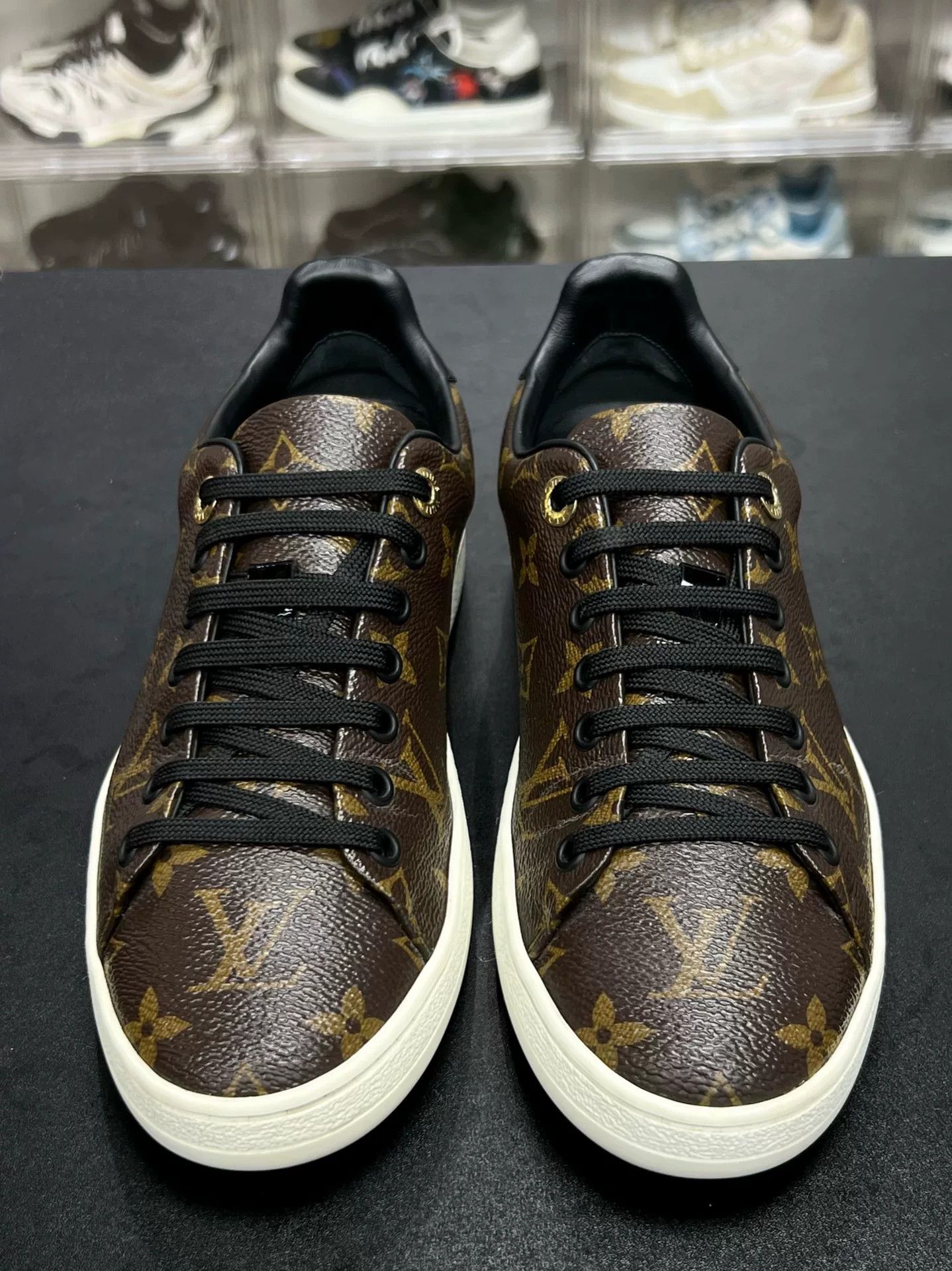 Louis Vuitton Louis Vuitton Retro Lowtop Sneakers us_7 Women Size US 7 / IT 37 - 2 Thumbnail