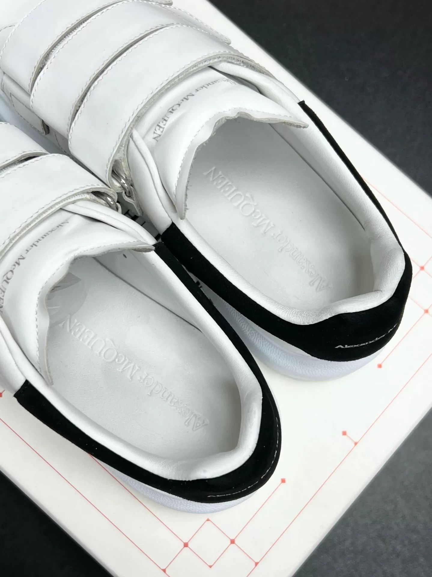 Alexander McQueen Alexander McQueen Black Lowtop Sneakers us_8-5 Women Size US 8.5 / IT 38.5 - 4 Thumbnail