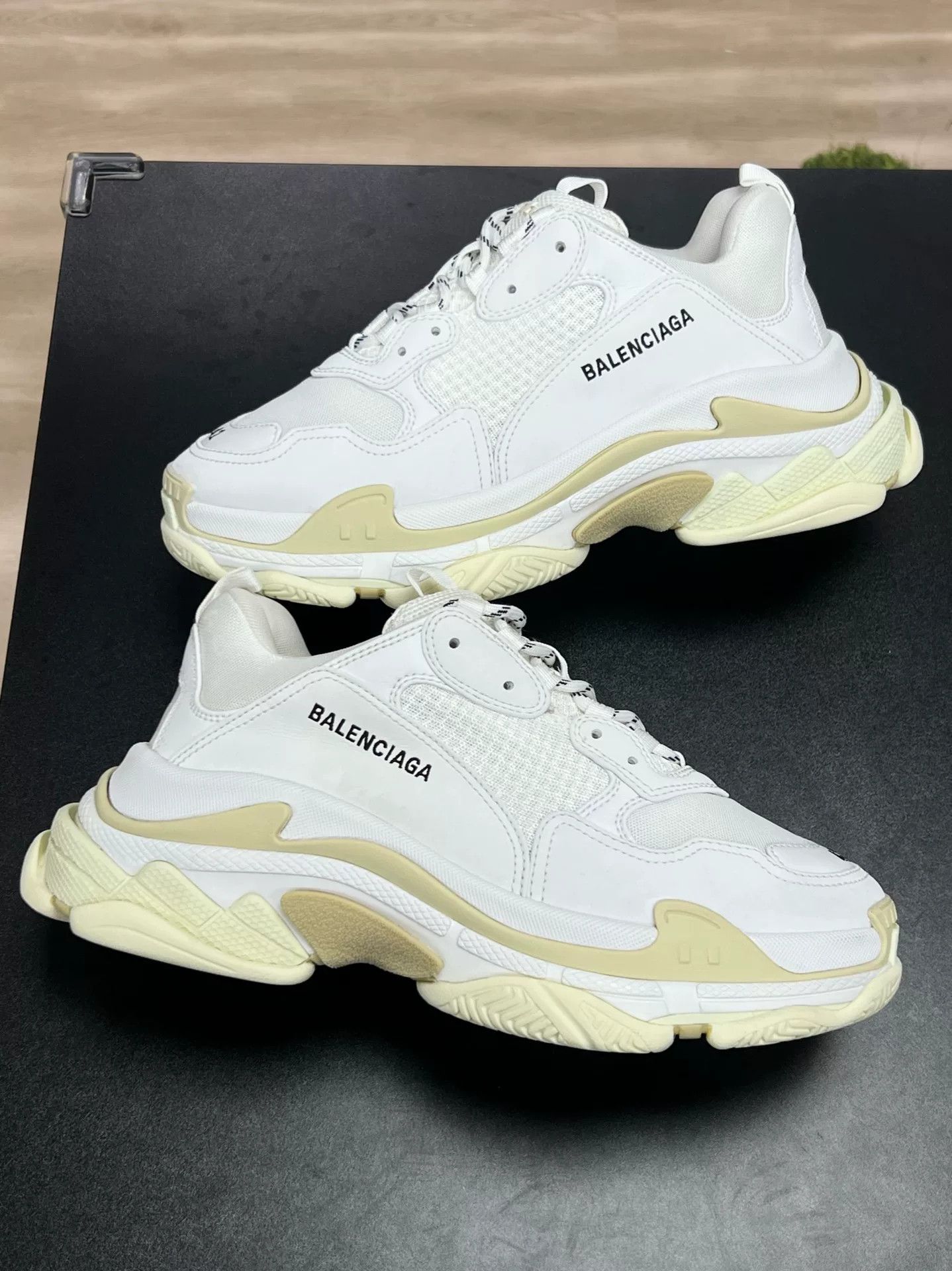 Balenciaga Balenciaga White Lowtop Sneakers 9 Men Size US 9 / EU 42 - 5 Thumbnail