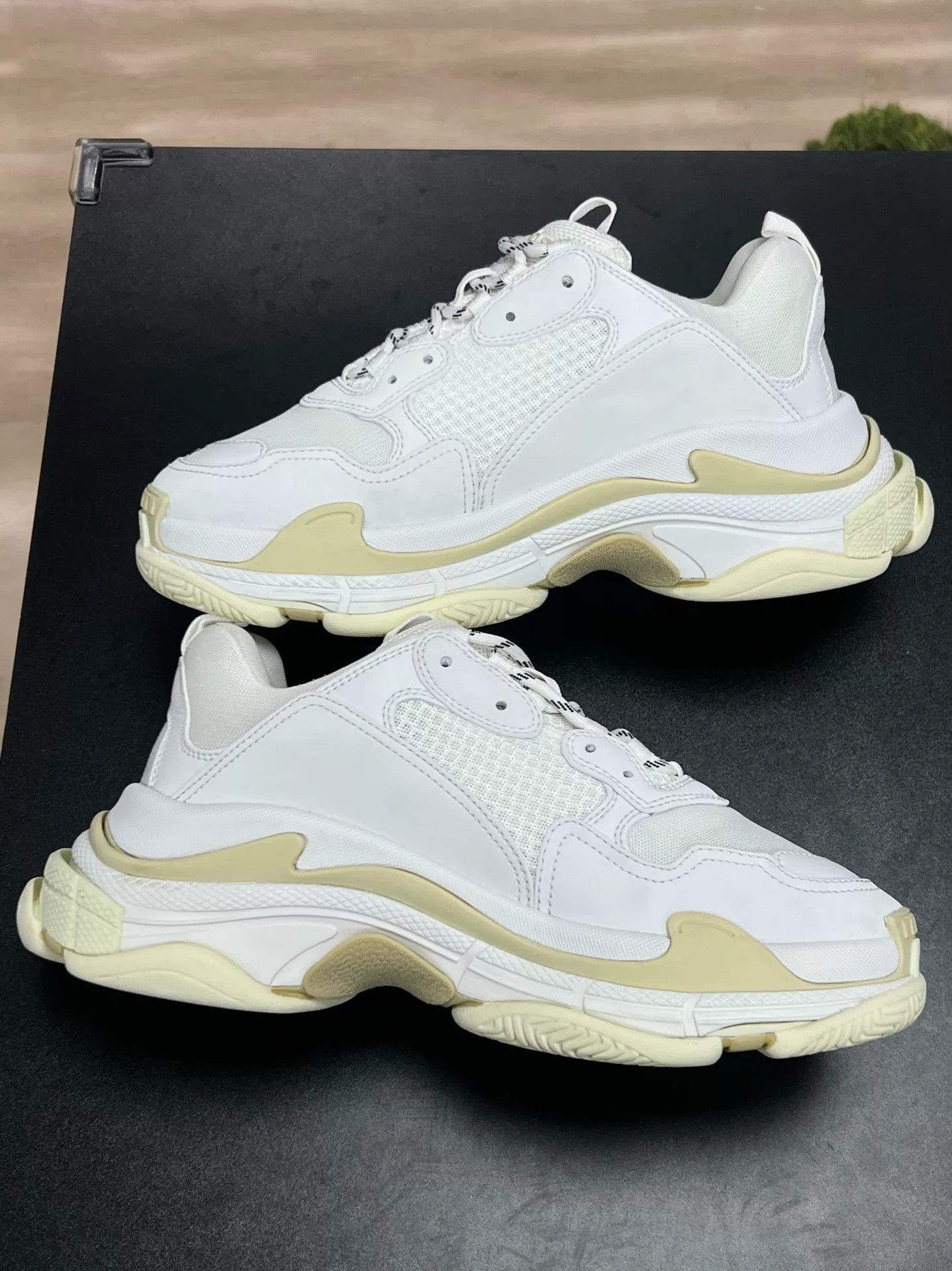Balenciaga Balenciaga White Lowtop Sneakers 9 Men Size US 9 / EU 42 - 6 Thumbnail