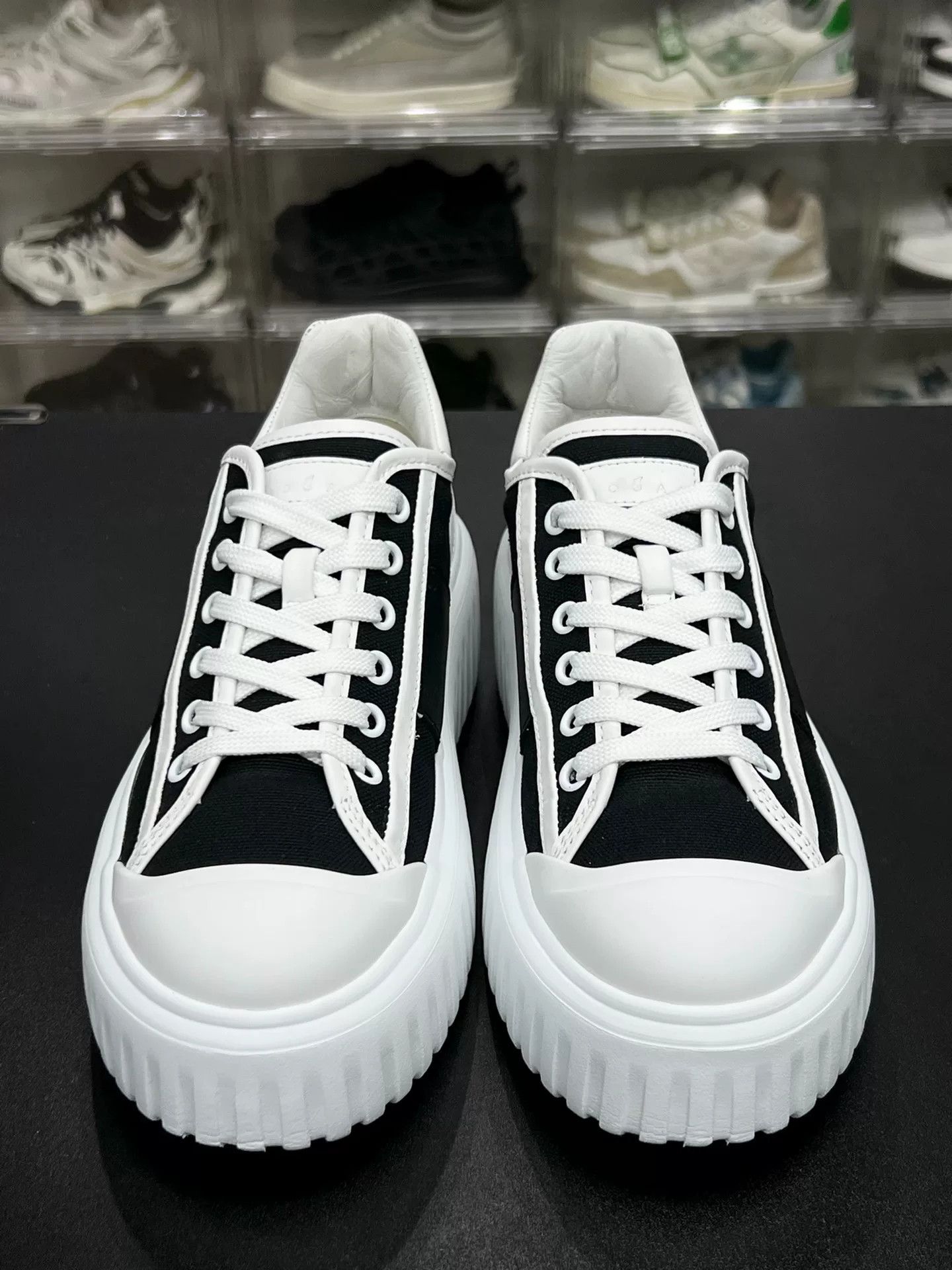 Hogan Hogan Retro Lowtop Sneakers us_6 Women Size US 6 / IT 36 - 2 Thumbnail