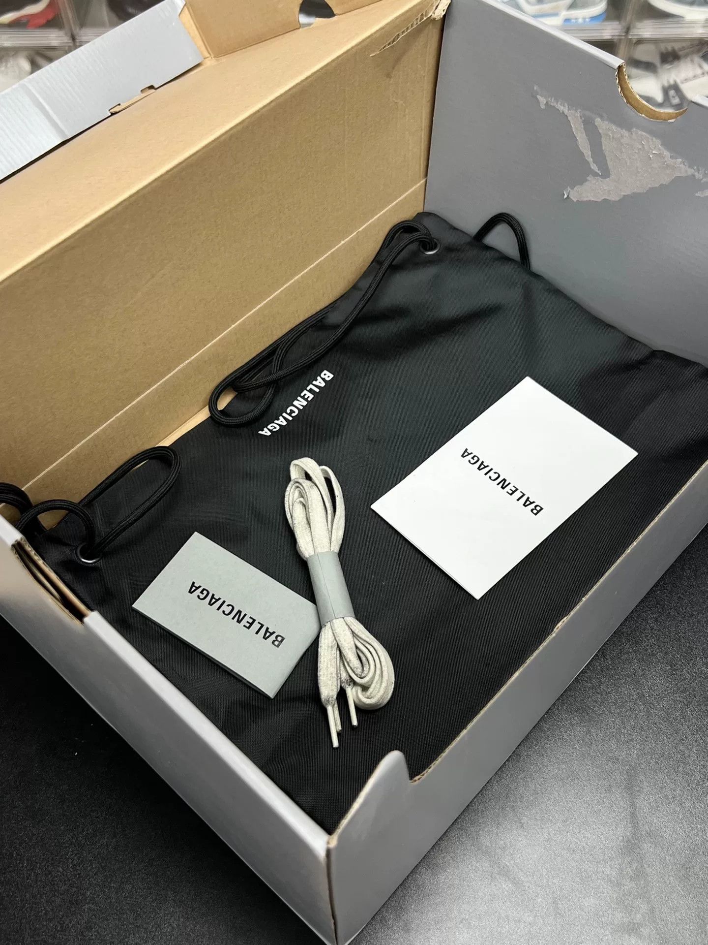 Balenciaga Balenciaga White Lowtop Sneakers 9 Men Size US 9 / EU 42 - 9 Thumbnail