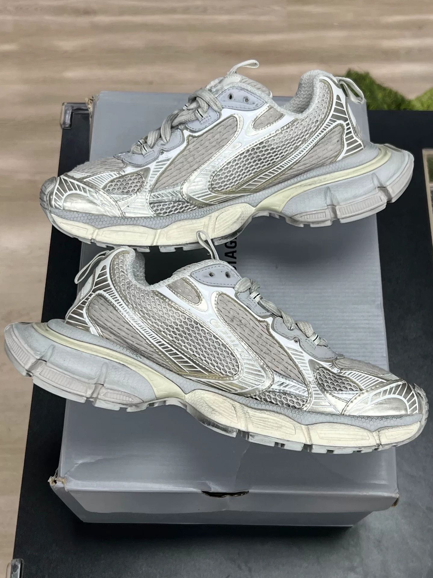 Balenciaga Balenciaga White Lowtop Sneakers 9 Men Size US 9 / EU 42 - 6 Thumbnail