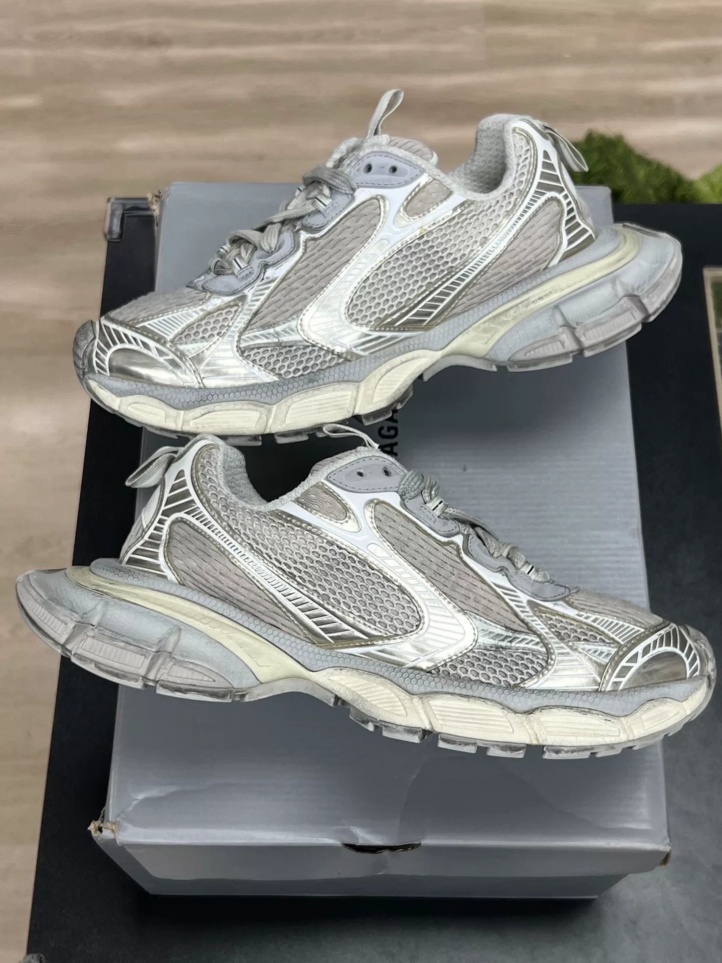 Balenciaga Balenciaga White Lowtop Sneakers 9 Men Size US 9 / EU 42 - 5 Thumbnail