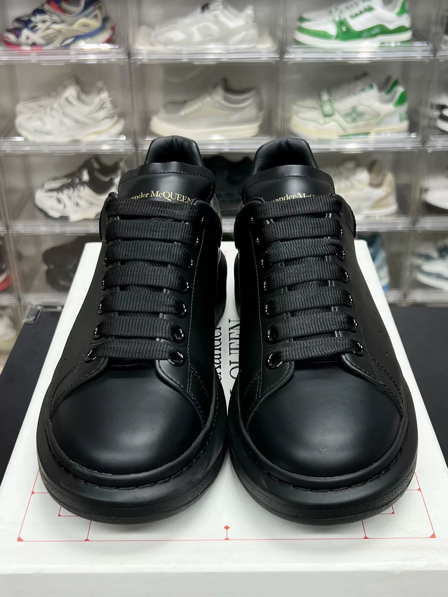 Alexander McQueen Alexander McQueen Black Lowtop Sneakers 8 Men Size US 8 / EU 41 - 2 Thumbnail