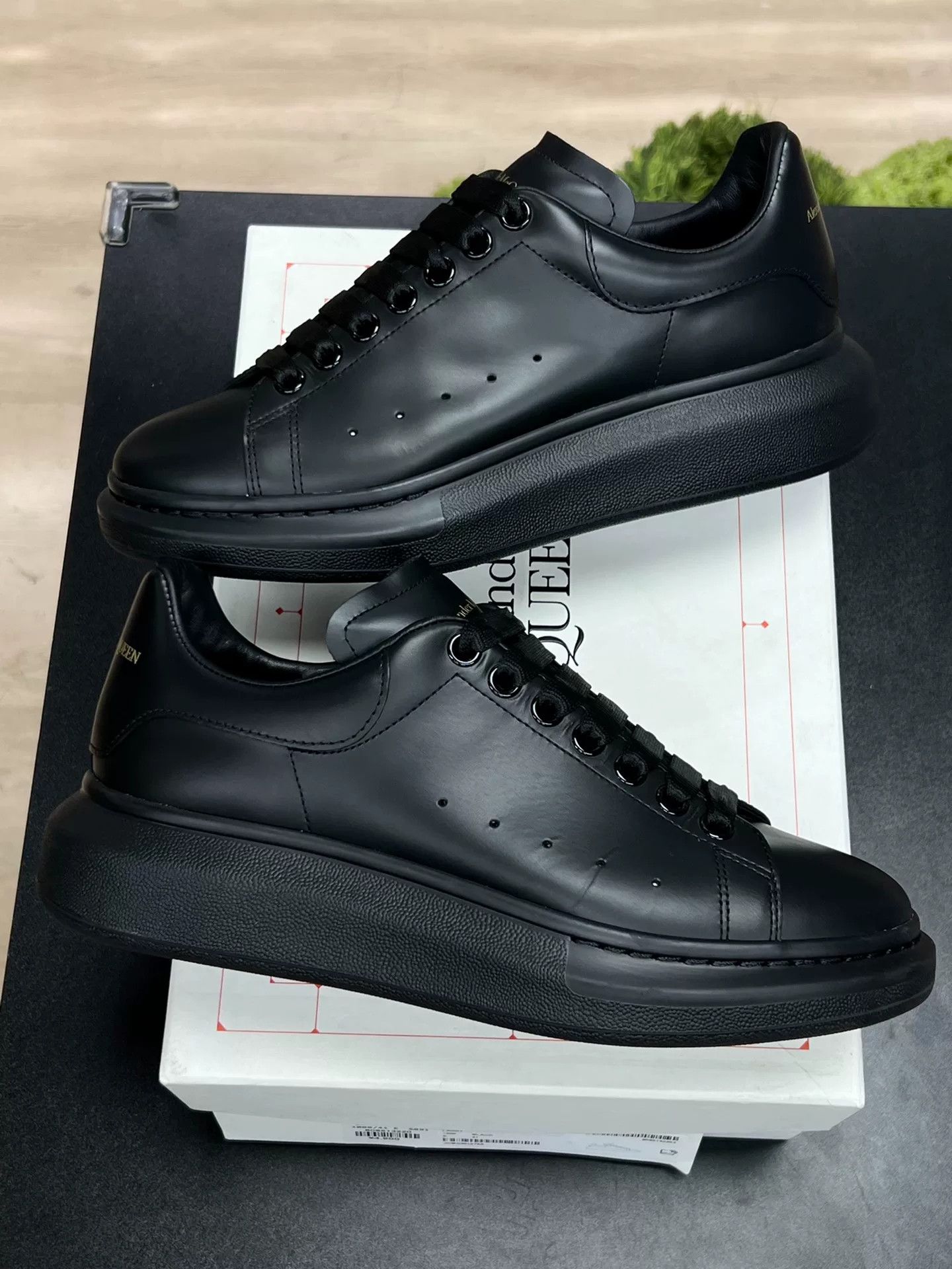 Alexander McQueen Alexander McQueen Black Lowtop Sneakers 8 Men Size US 8 / EU 41 - 5 Thumbnail