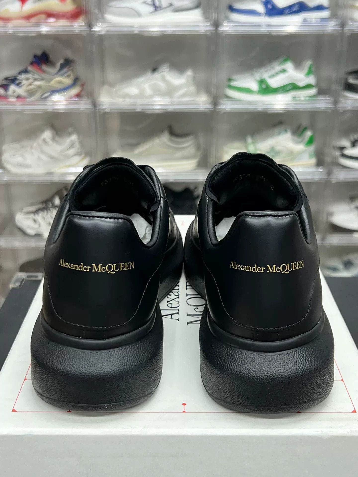 Alexander McQueen Alexander McQueen Black Lowtop Sneakers 8 Men Size US 8 / EU 41 - 7 Thumbnail