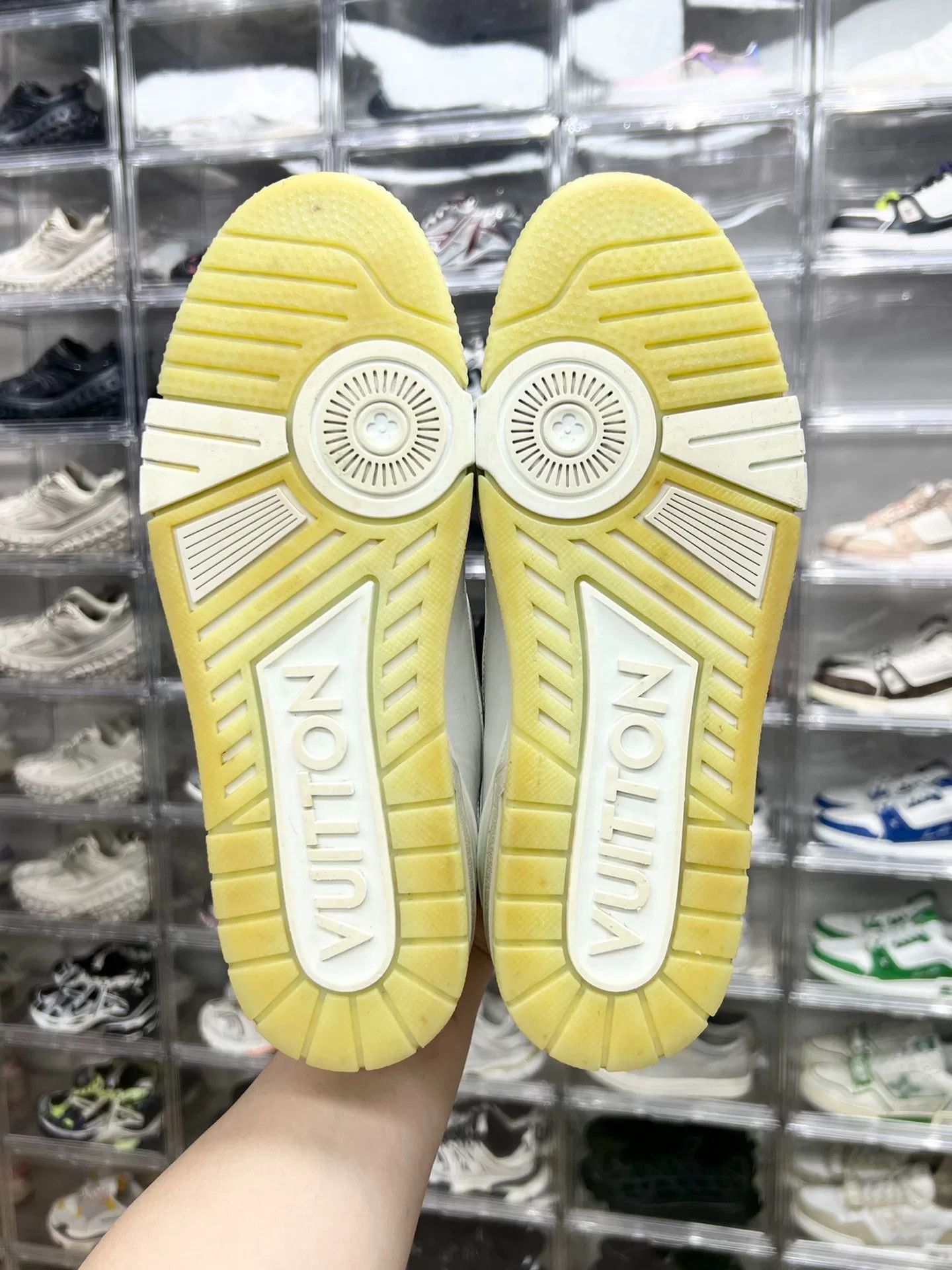 Louis Vuitton Louis Vuitton Training White Lowtop Sneakers 9.5 Men Size US 9.5 / EU 42-43 - 8 Thumbnail