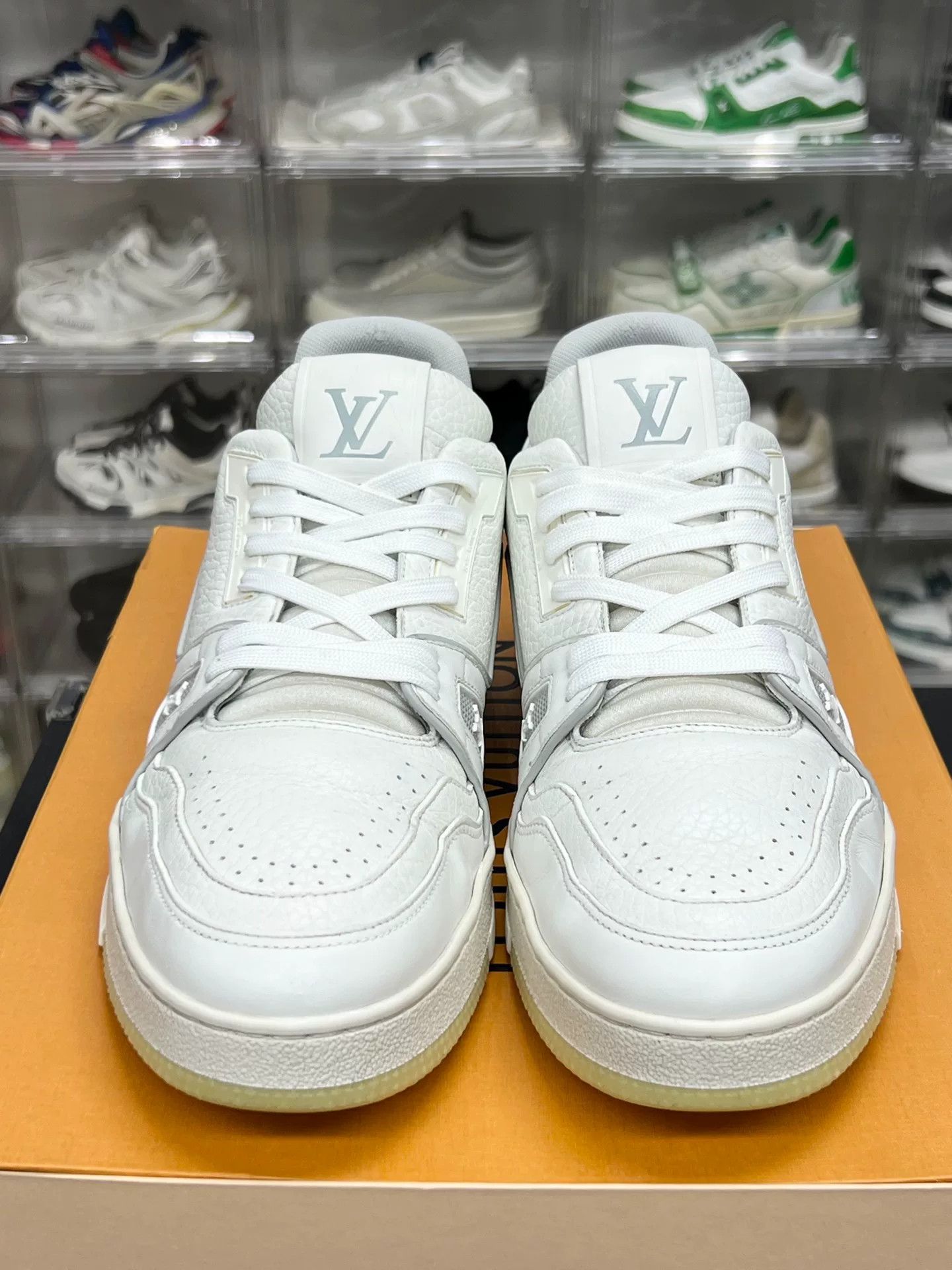 Louis Vuitton Louis Vuitton Training White Lowtop Sneakers 9.5 Men Size US 9.5 / EU 42-43 - 2 Thumbnail