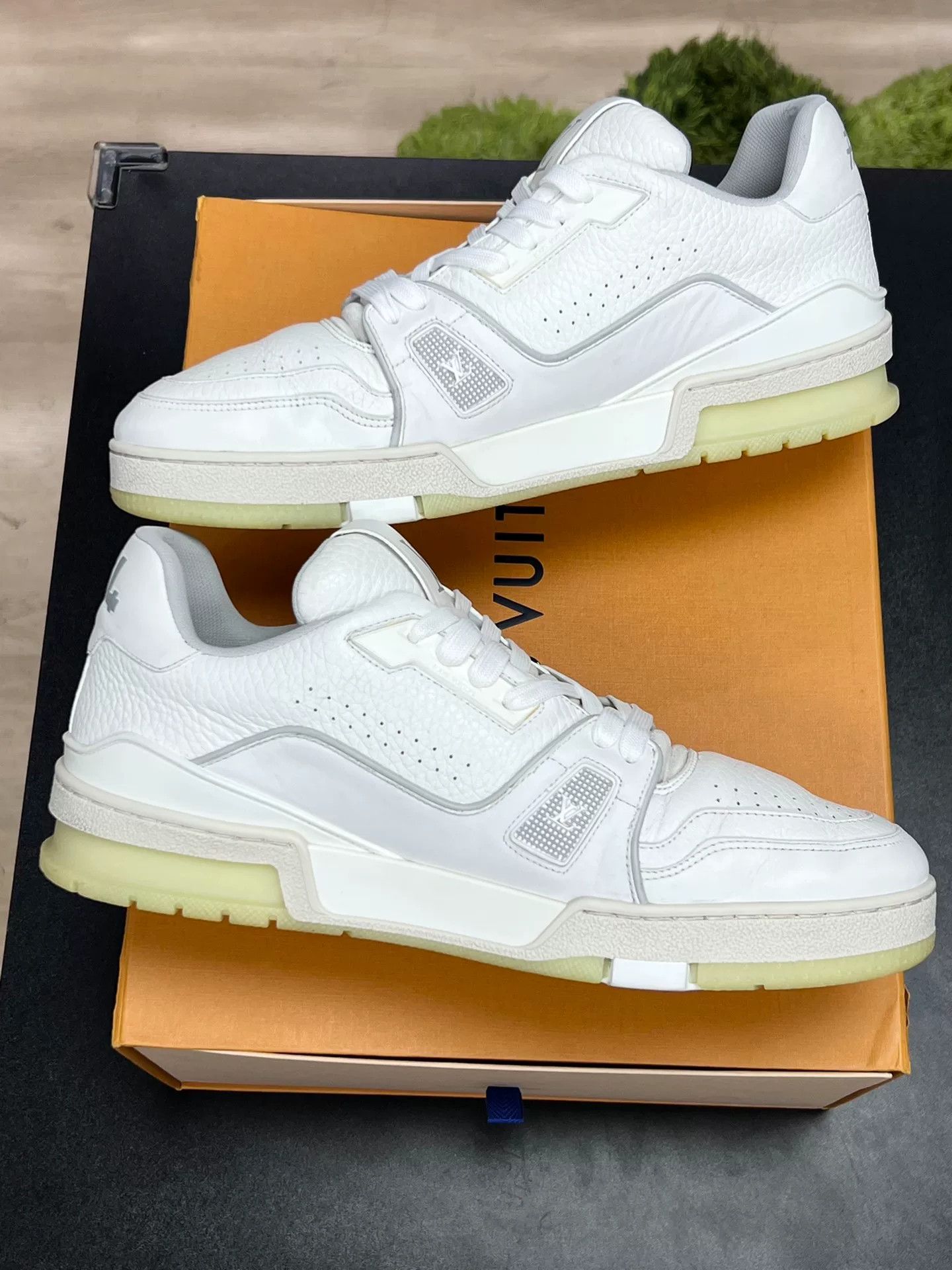 Louis Vuitton Louis Vuitton Training White Lowtop Sneakers 9.5 Men Size US 9.5 / EU 42-43 - 6 Thumbnail