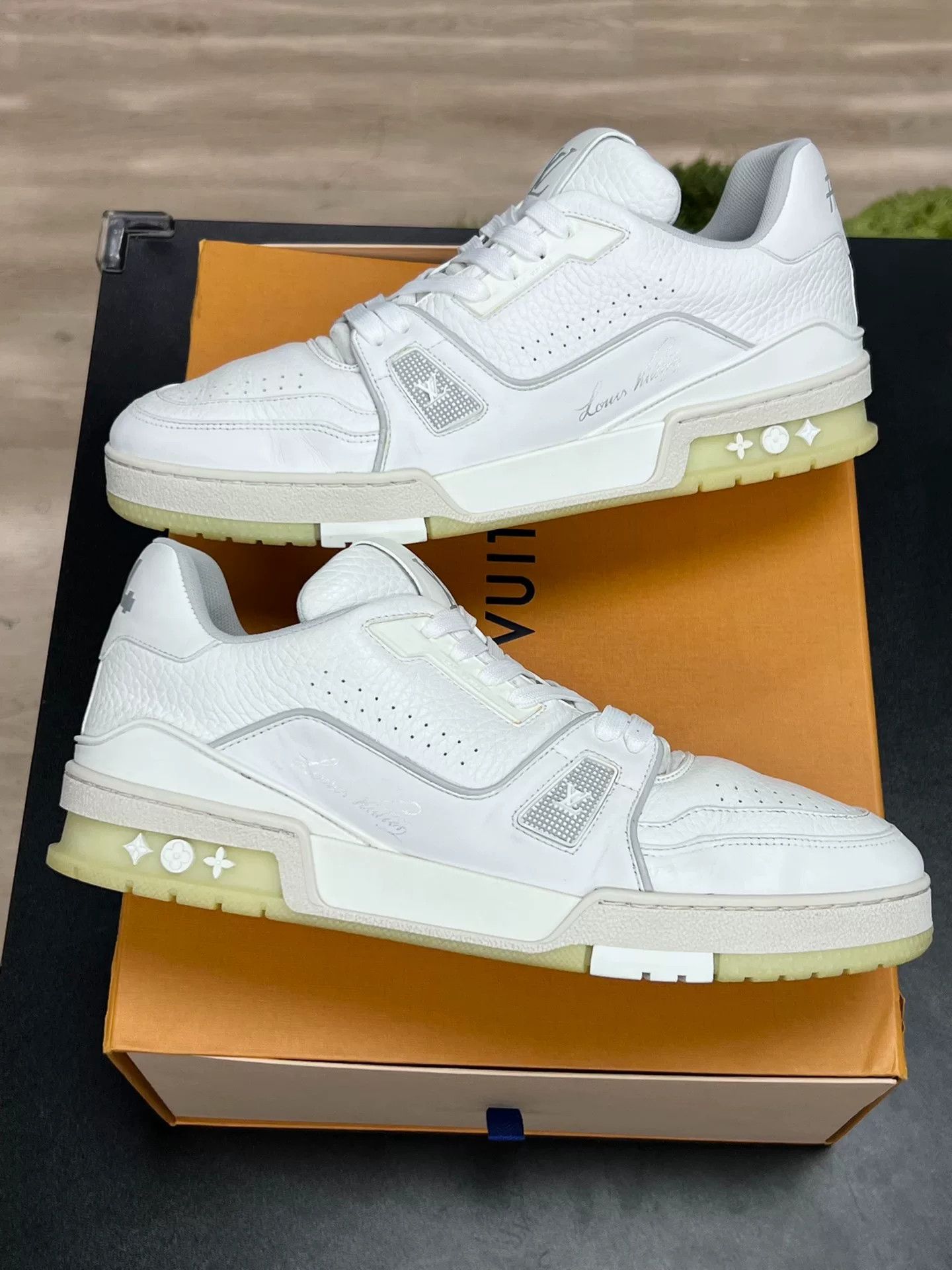 Louis Vuitton Louis Vuitton Training White Lowtop Sneakers 9.5 Men Size US 9.5 / EU 42-43 - 5 Thumbnail