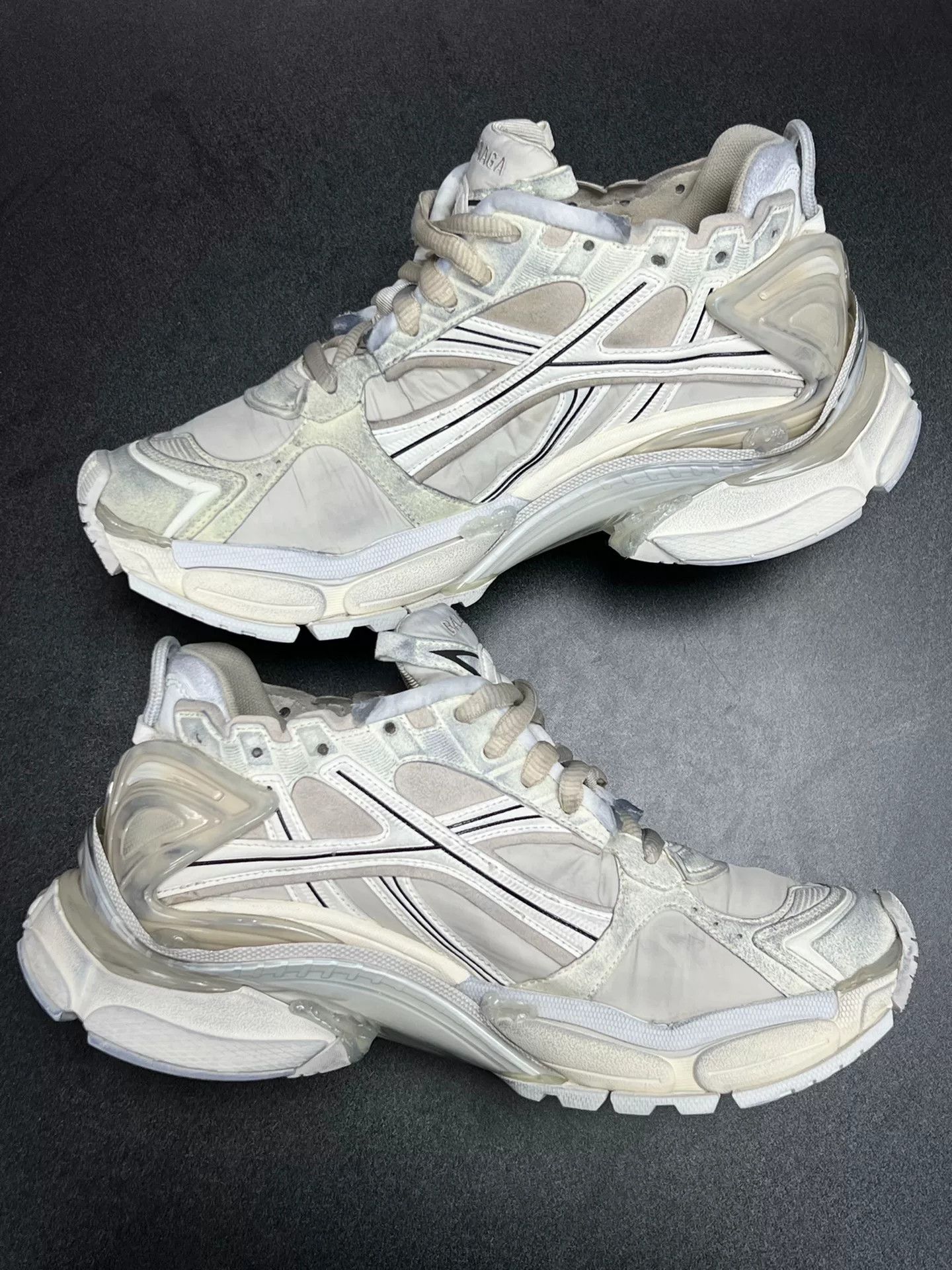 Balenciaga Balenciaga Running Beige Lowtop Sneakers 9 Men Size US 9 / EU 42 - 6 Thumbnail