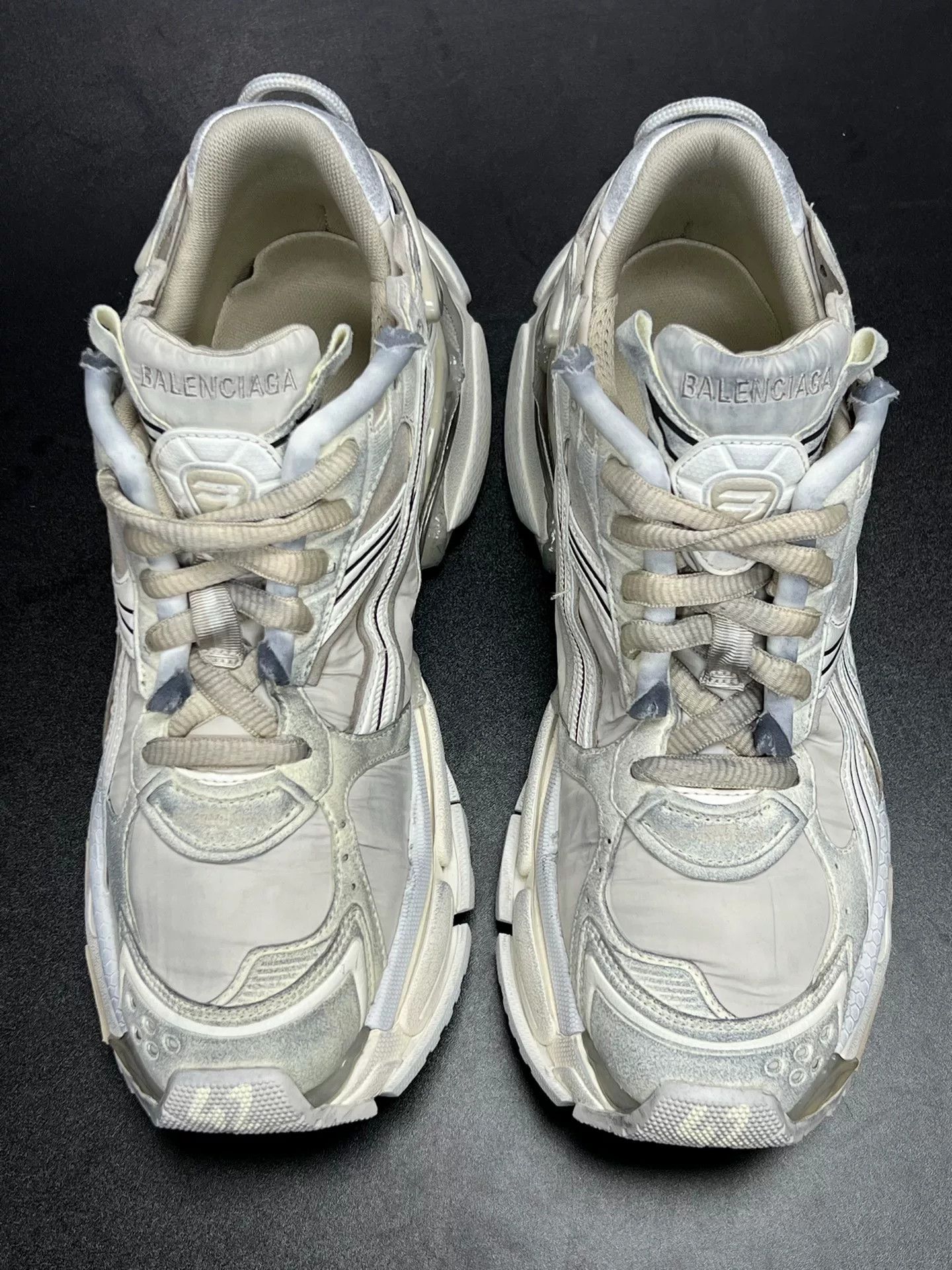 Balenciaga Balenciaga Running Beige Lowtop Sneakers 9 Men Size US 9 / EU 42 - 3 Thumbnail