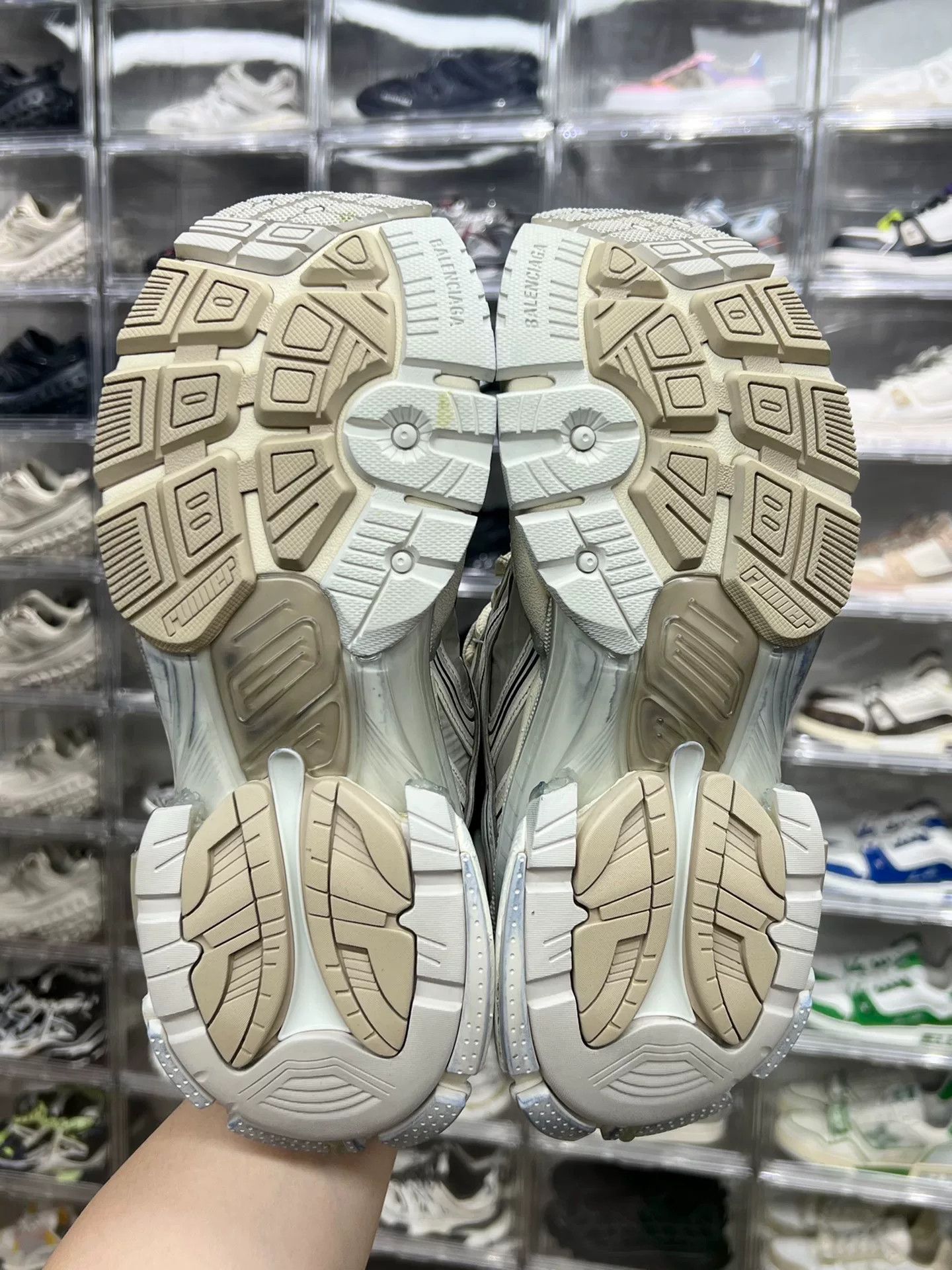 Balenciaga Balenciaga Running Beige Lowtop Sneakers 9 Men Size US 9 / EU 42 - 8 Thumbnail