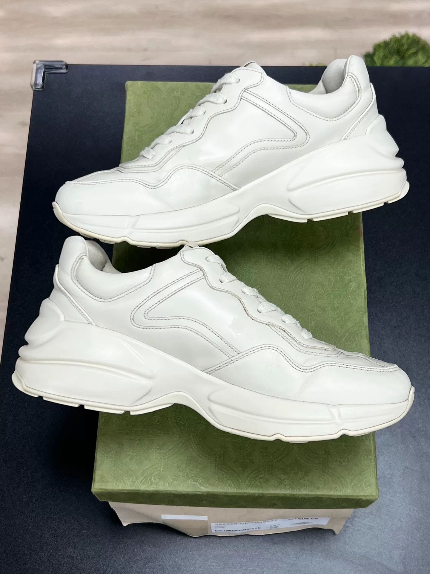Gucci Gucci Retro Lowtop Sneakers us_8-5 Women Size US 8.5 / IT 38.5 - 6 Thumbnail