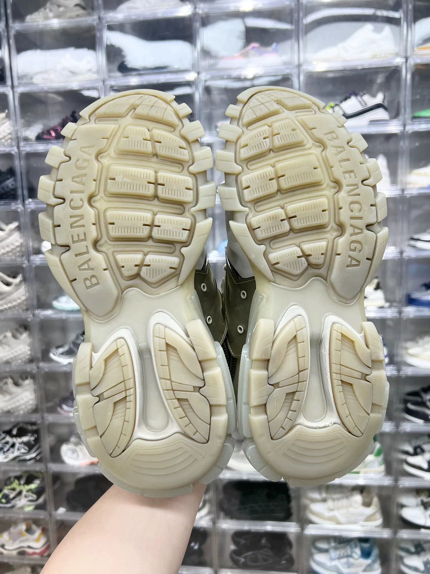Balenciaga Balenciaga Beige Lowtop Sneakers 11 Men Size US 11 / EU 44 - 8 Thumbnail