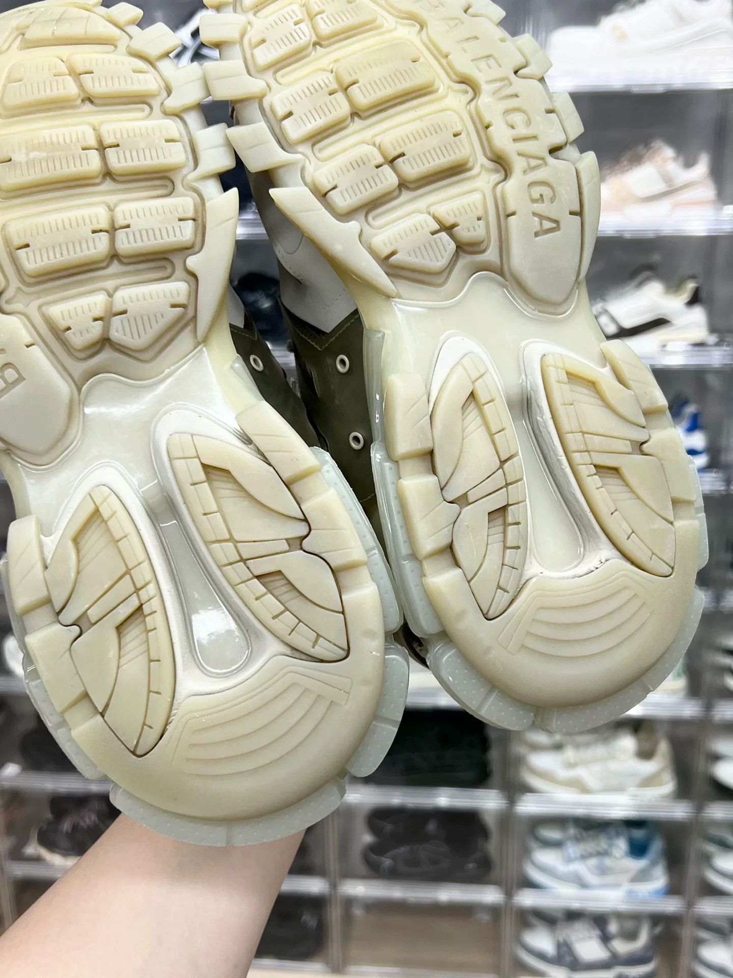 Balenciaga Balenciaga Beige Lowtop Sneakers 11 Men Size US 11 / EU 44 - 9 Thumbnail