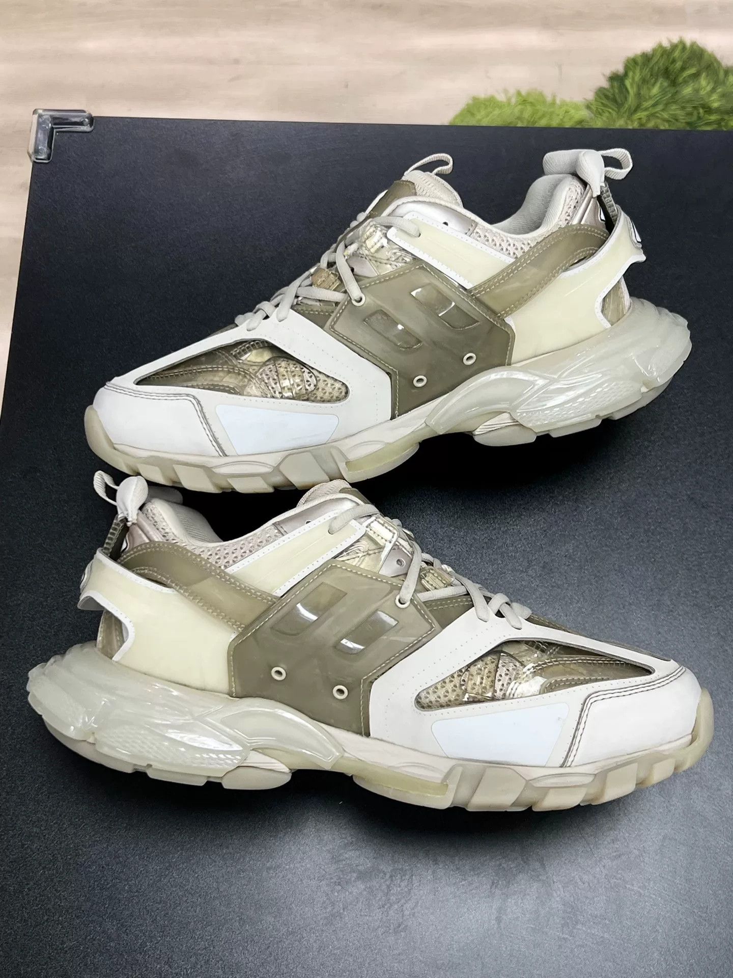 Balenciaga Balenciaga Beige Lowtop Sneakers 11 Men Size US 11 / EU 44 - 6 Thumbnail