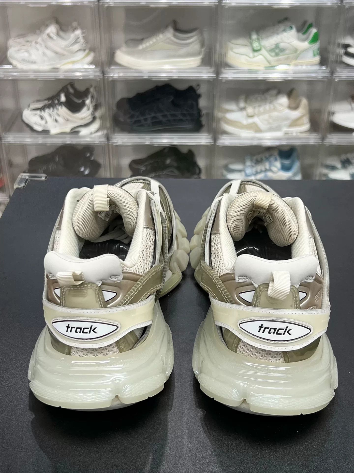 Balenciaga Balenciaga Beige Lowtop Sneakers 11 Men Size US 11 / EU 44 - 7 Thumbnail