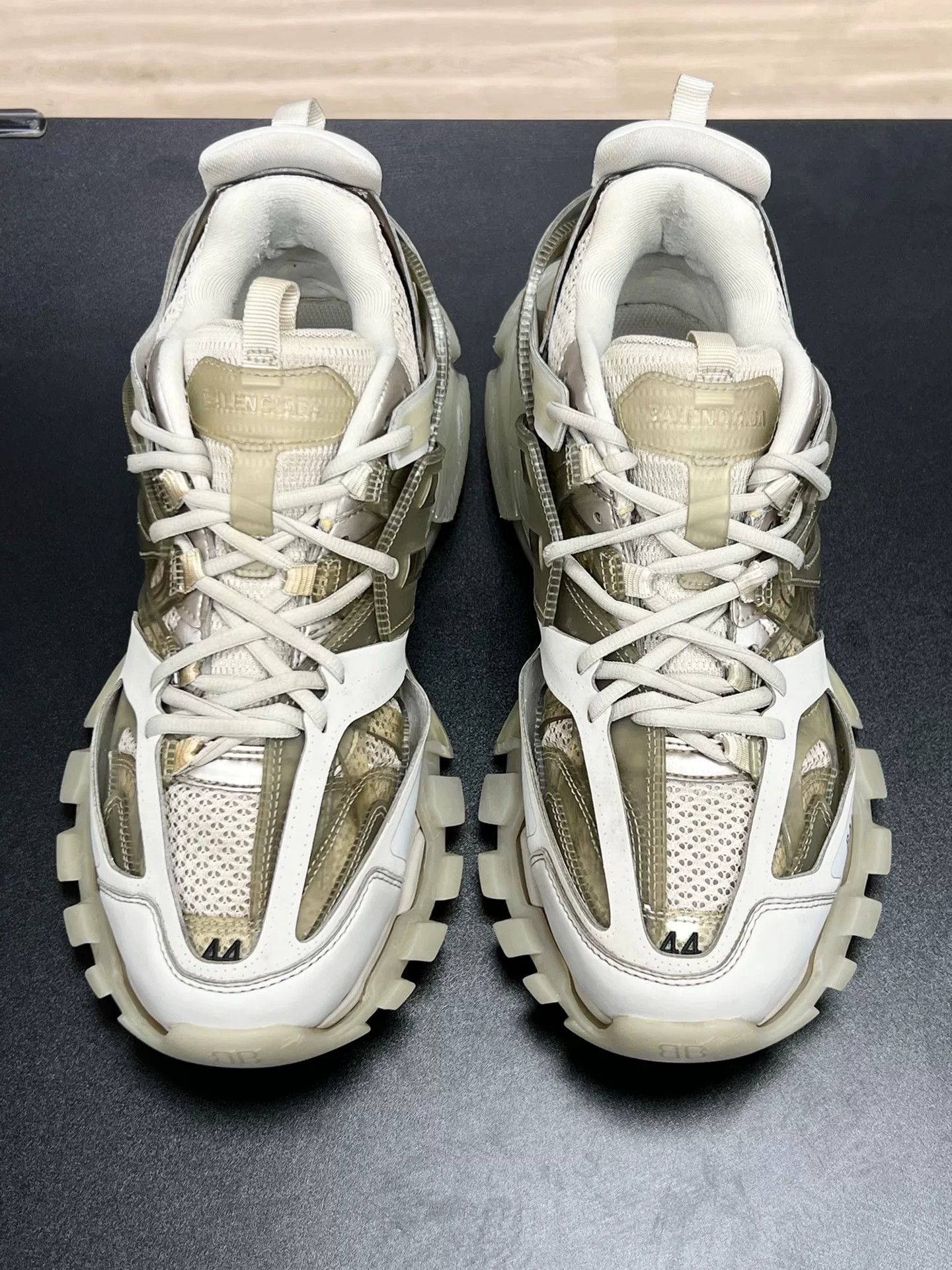 Balenciaga Balenciaga Beige Lowtop Sneakers 11 Men Size US 11 / EU 44 - 3 Thumbnail