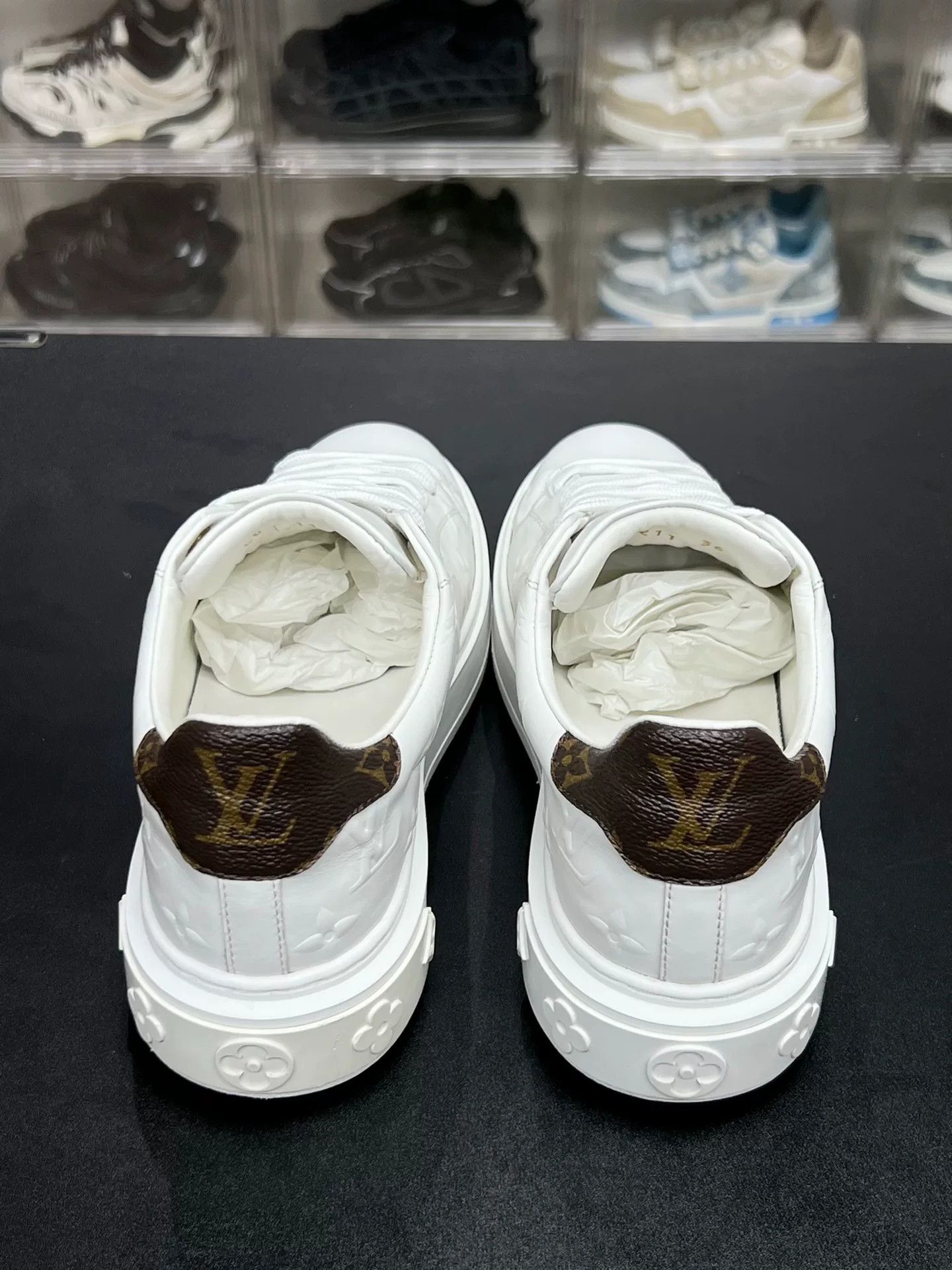 Louis Vuitton Louis Vuitton Lowtop Sneakers us_6 Women Size US 6 / IT 36 - 7 Thumbnail