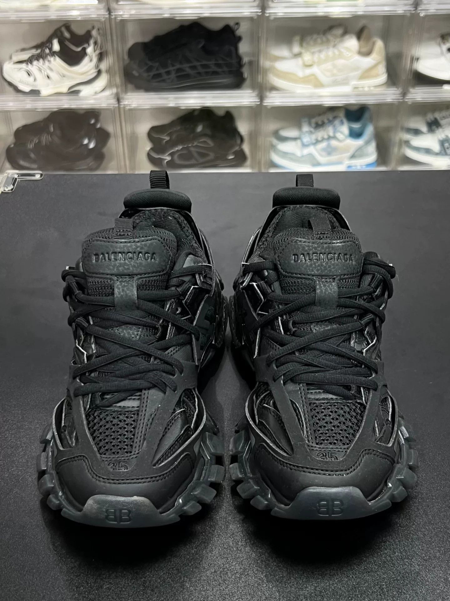 Balenciaga Balenciaga Black Lowtop Sneakers us_5 Women Size US 5 / IT 35 - 2 Thumbnail