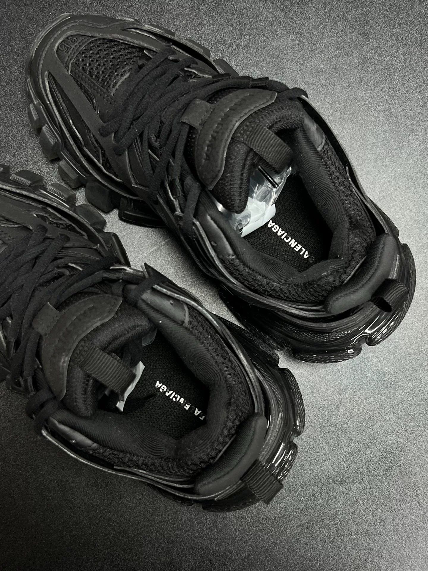 Balenciaga Balenciaga Black Lowtop Sneakers us_5 Women Size US 5 / IT 35 - 7 Thumbnail