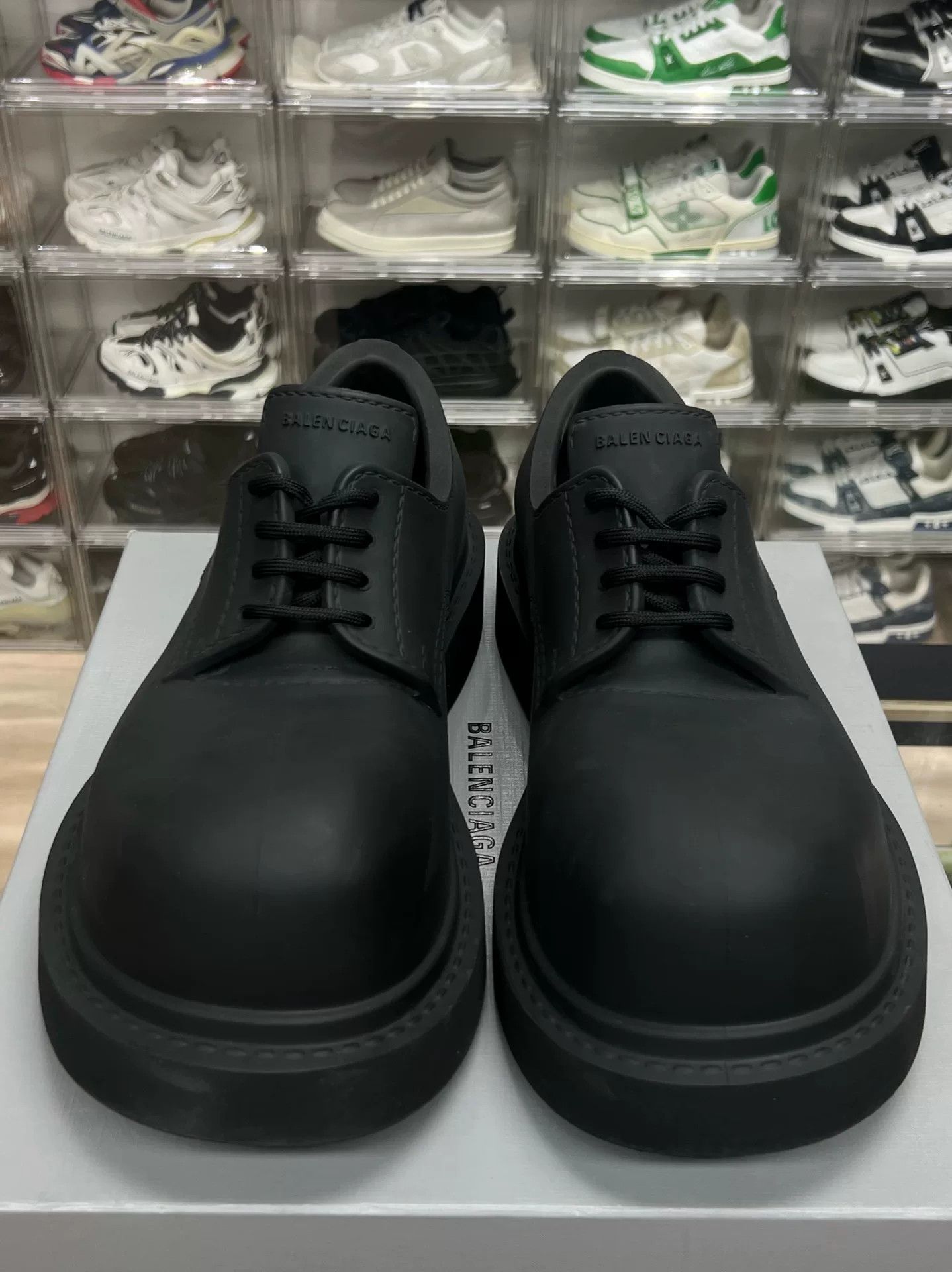 Balenciaga Balenciaga Lowtop Sneakers 10 Men Size US 10 / EU 43 - 2 Thumbnail