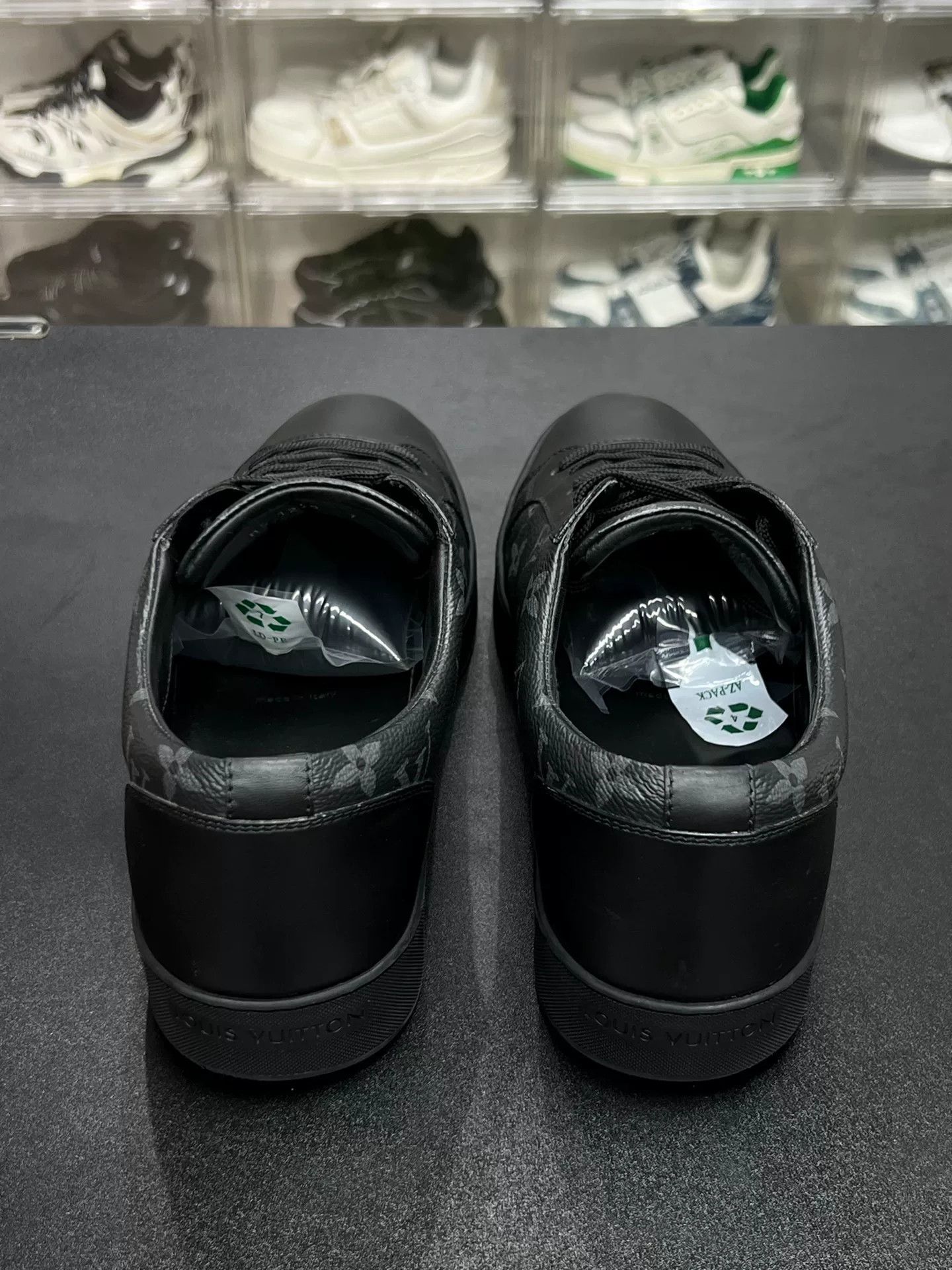 Louis Vuitton Louis Vuitton Black Lowtop Sneakers 8 Men Size US 8 / EU 41 - 7 Thumbnail
