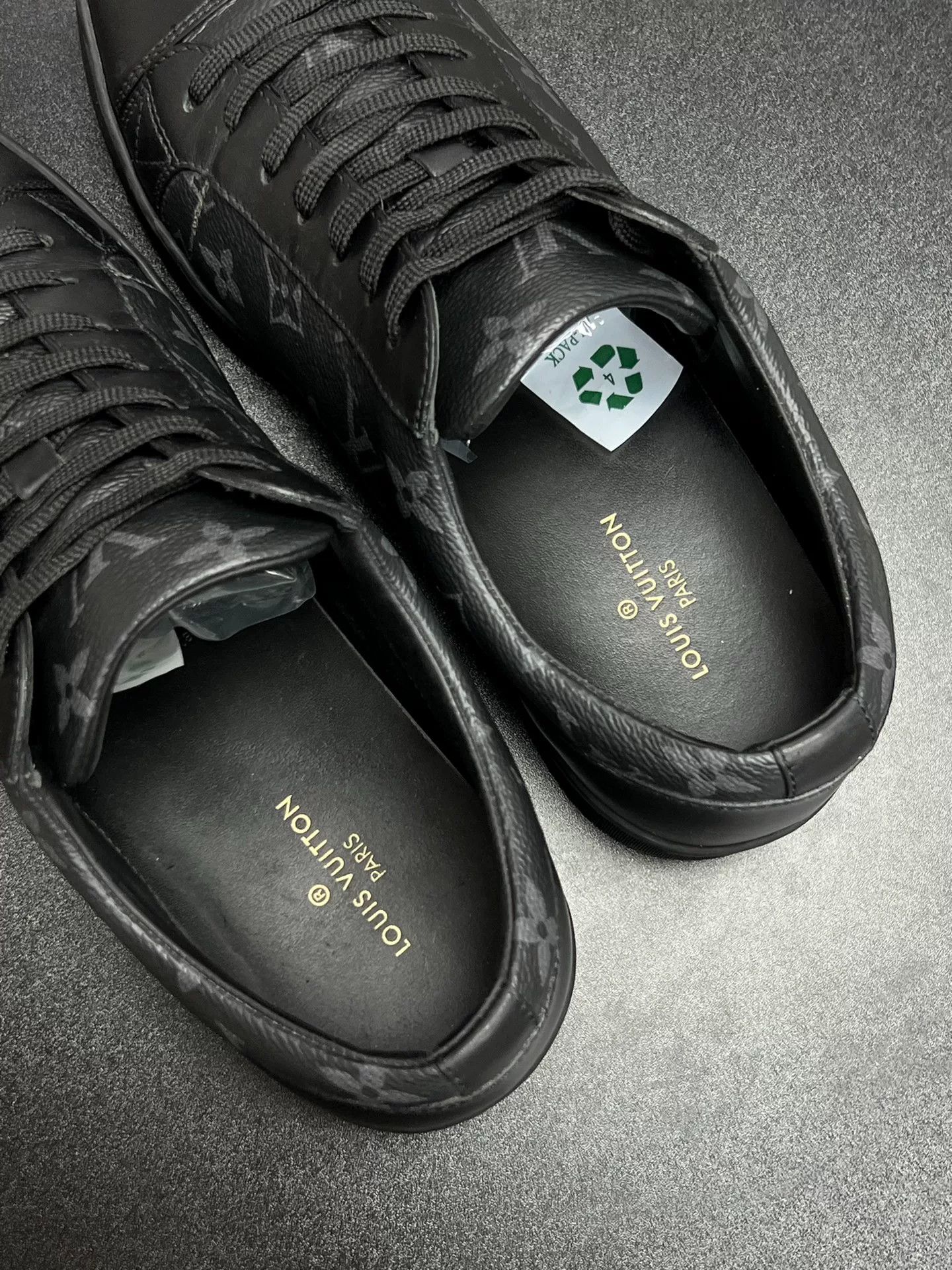 Louis Vuitton Louis Vuitton Black Lowtop Sneakers 8 Men Size US 8 / EU 41 - 4 Thumbnail