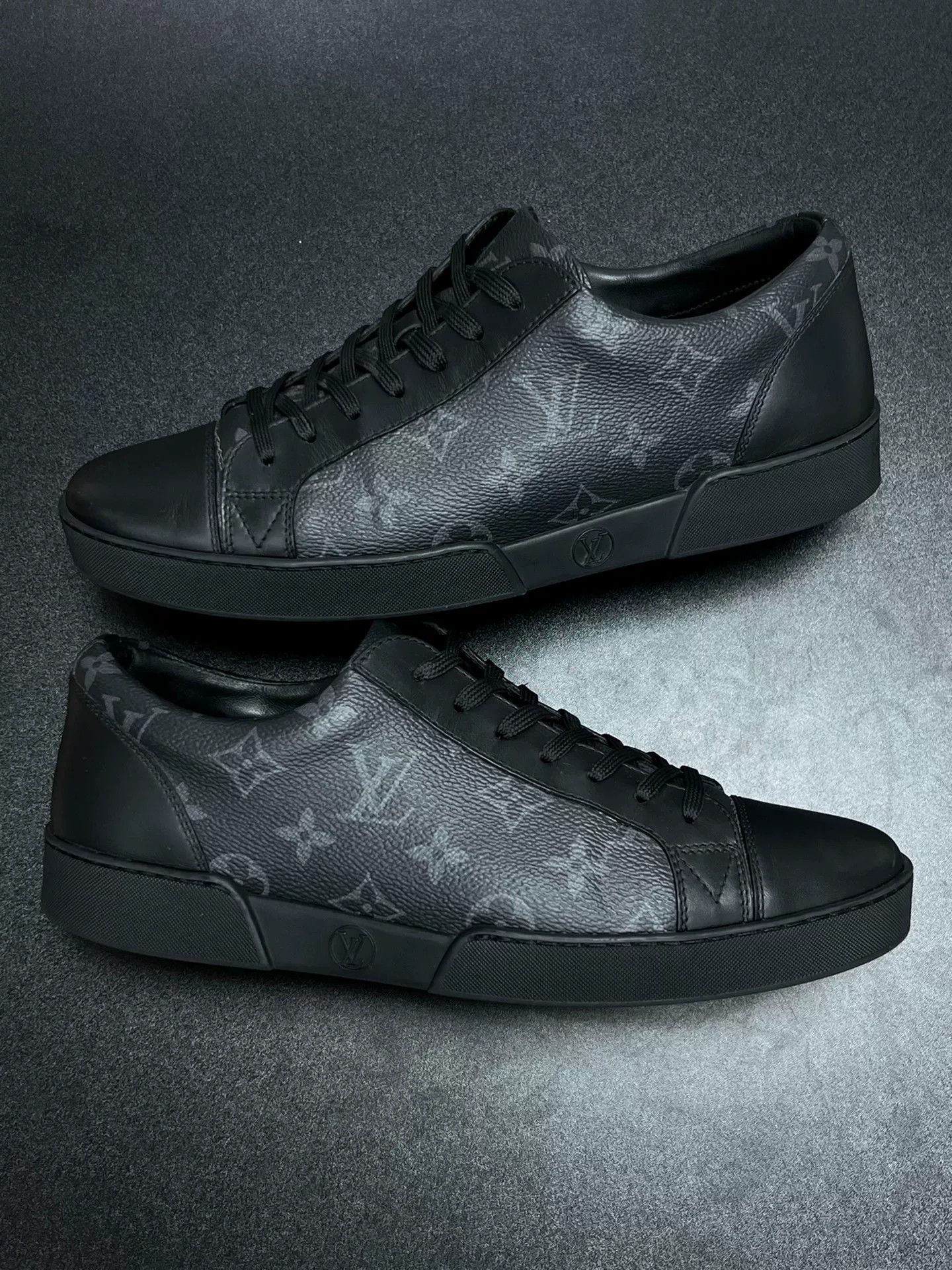 Louis Vuitton Louis Vuitton Black Lowtop Sneakers 8 Men Size US 8 / EU 41 - 5 Thumbnail