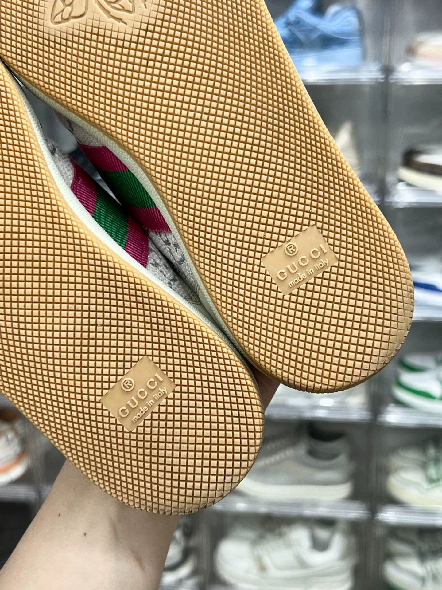 Gucci Gucci Beige Lowtop Sneakers us_7 Women Size US 7 / IT 37 - 9 Thumbnail