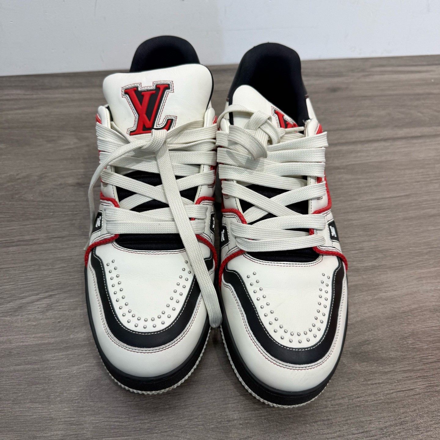 Louis Vuitton Louis Vuitton Studded Trainer Sneakers 8.5 Size US 9.5 / EU 42-43 - 3 Thumbnail