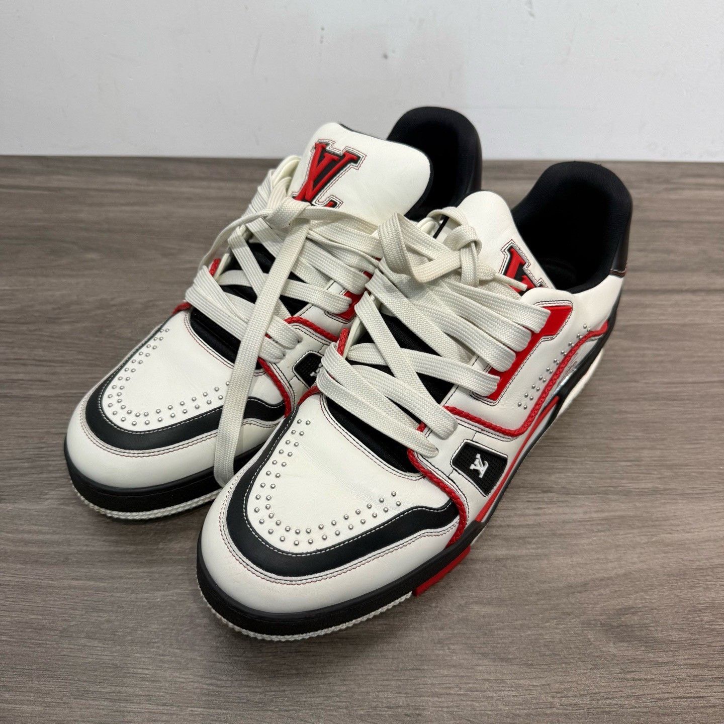 Louis Vuitton Louis Vuitton Studded Trainer Sneakers 8.5 Size US 9.5 / EU 42-43 - 2 Thumbnail