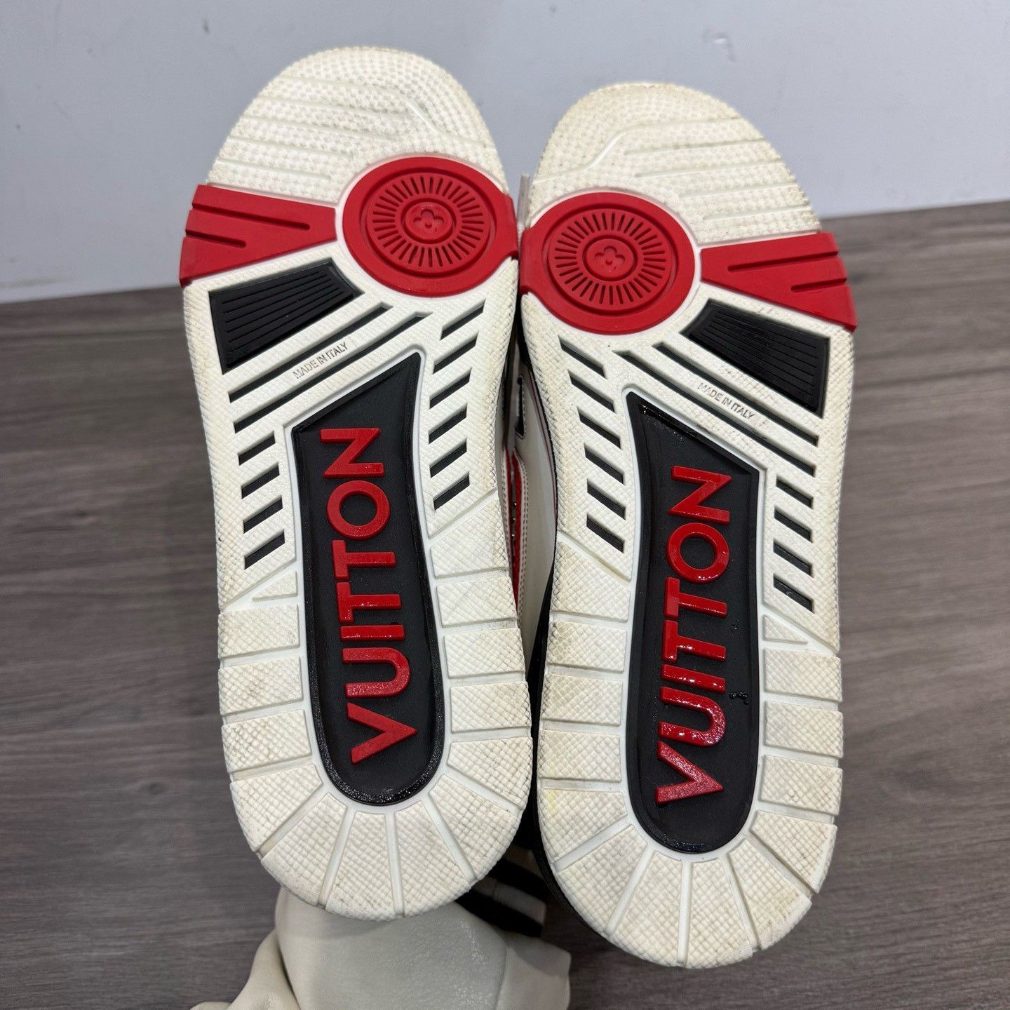 Louis Vuitton Louis Vuitton Studded Trainer Sneakers 8.5 Size US 9.5 / EU 42-43 - 9 Thumbnail