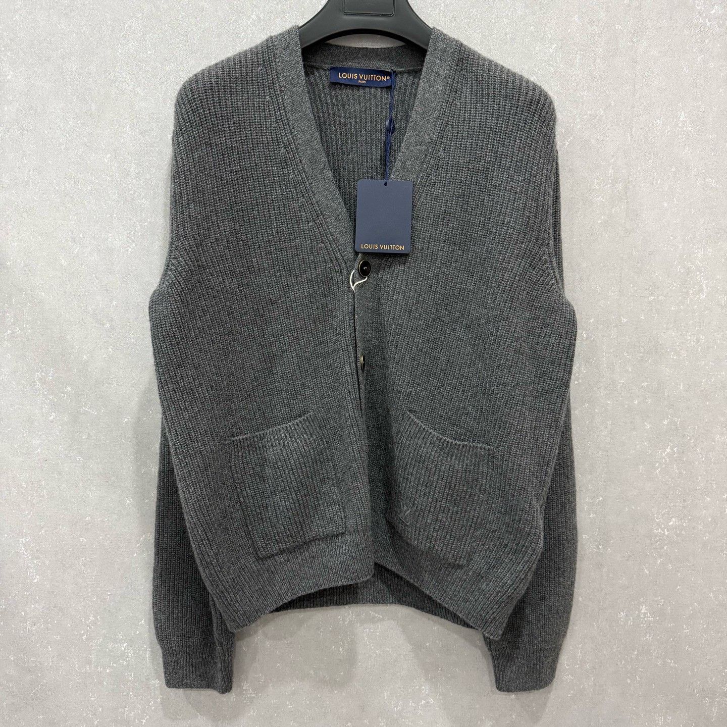Louis Vuitton Louis Vuitton Cashmere Logo Knit Cardigan Size M Size US M / EU 48-50 / 2 - 2 Thumbnail