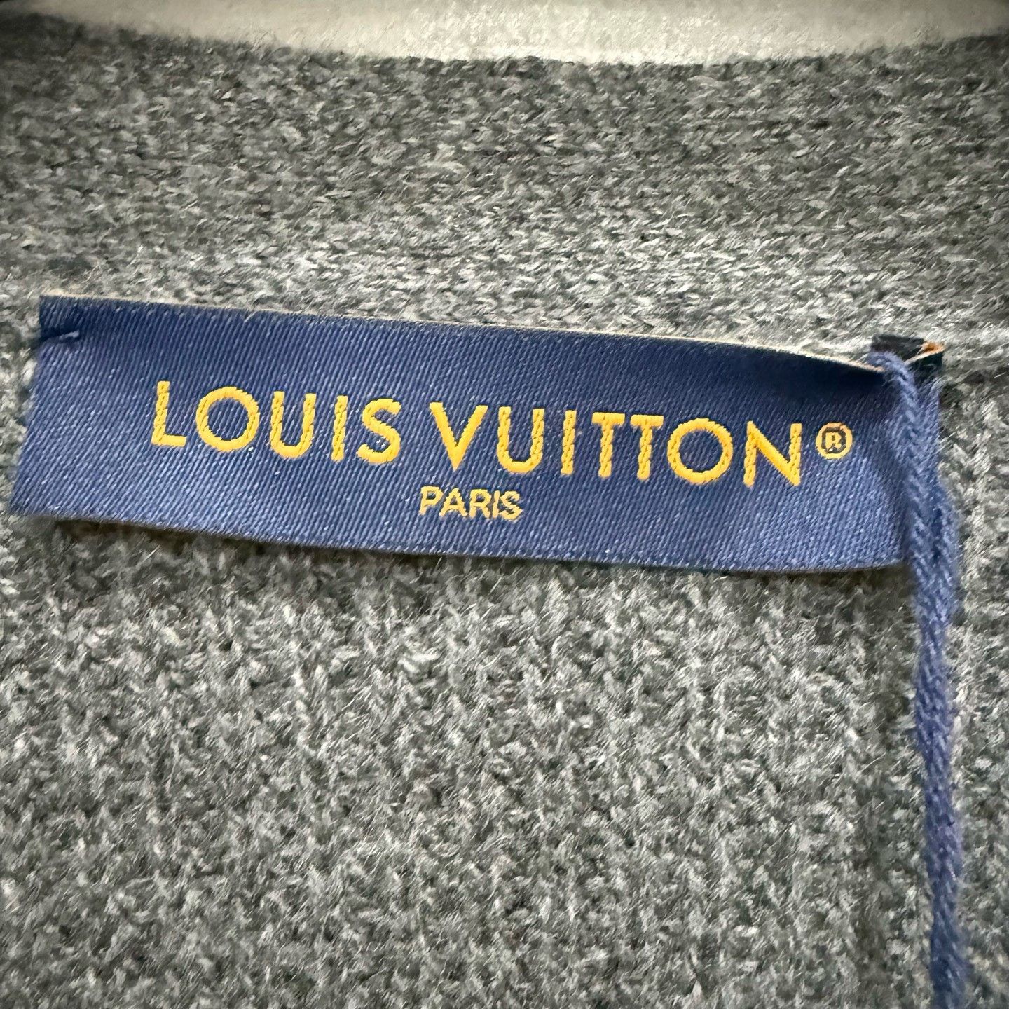 Louis Vuitton Louis Vuitton Cashmere Logo Knit Cardigan Size M Size US M / EU 48-50 / 2 - 4 Thumbnail
