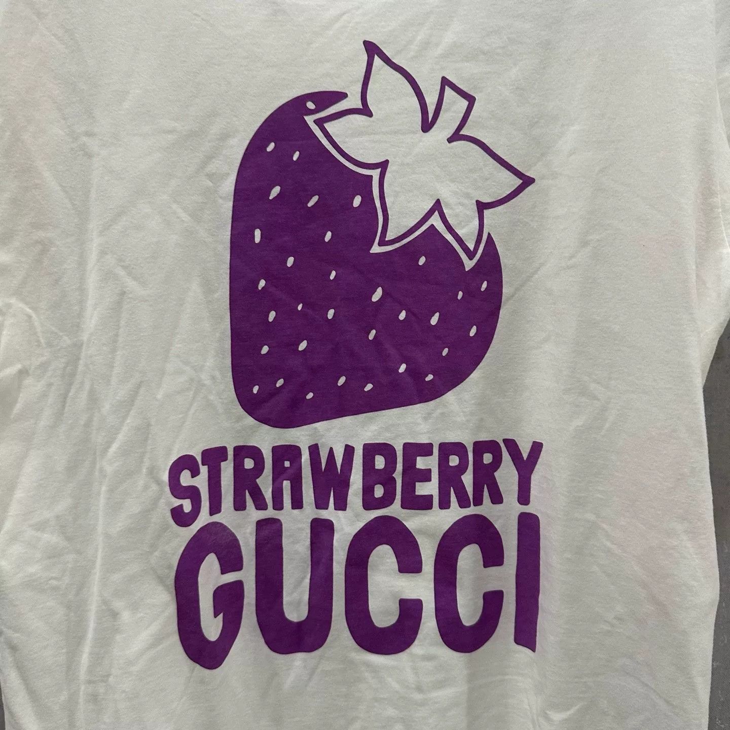 Gucci Gucci Strawberry Print T-Shirt Size S Size US S / EU 44-46 / 1 - 4 Thumbnail