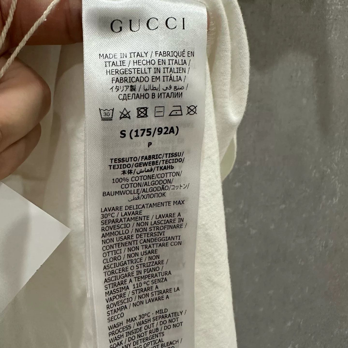 Gucci Gucci Strawberry Print T-Shirt Size S Size US S / EU 44-46 / 1 - 6 Thumbnail