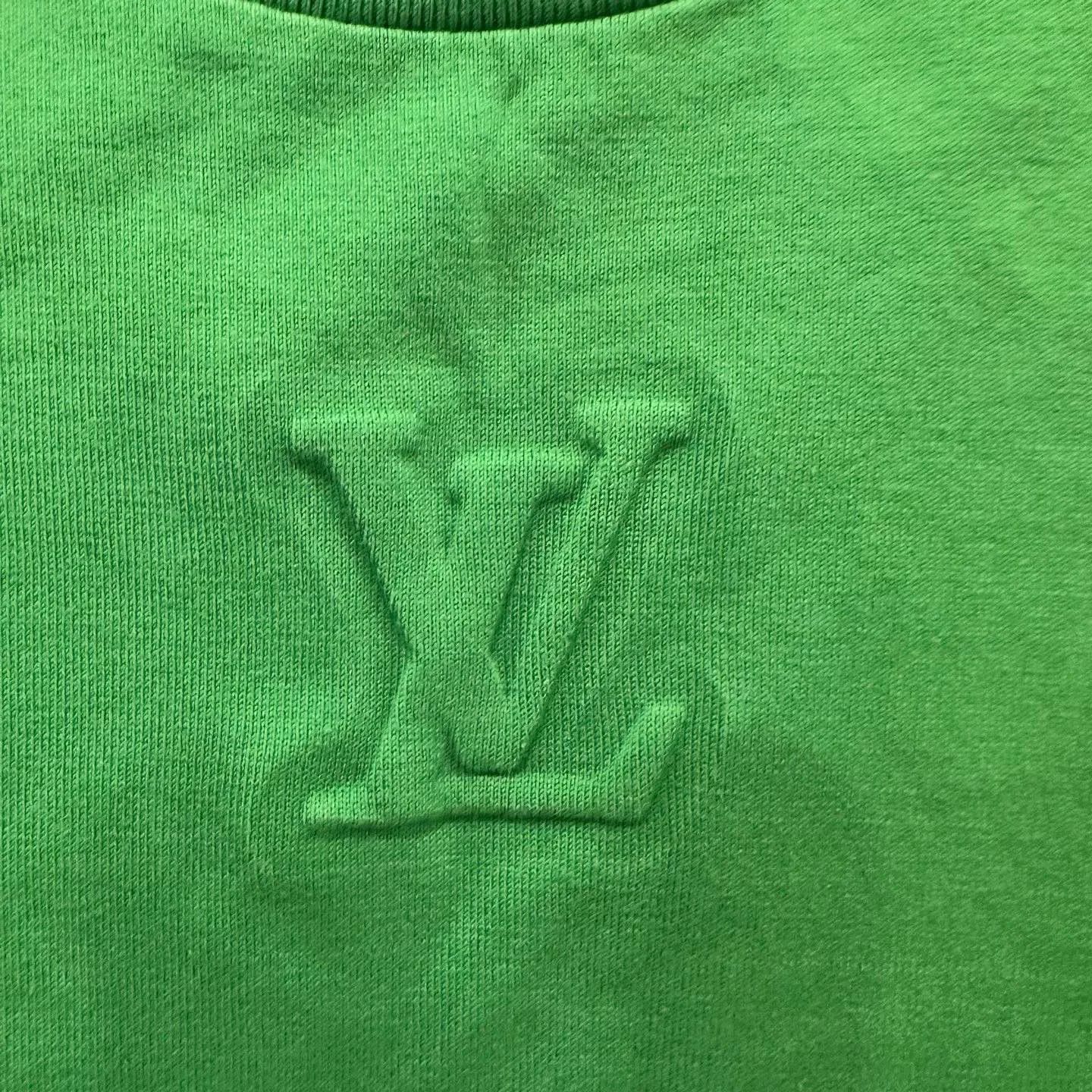 Louis Vuitton Louis Vuitton Green Embossed Logo T-Shirt XL Size US XL / EU 56 / 4 - 5 Thumbnail