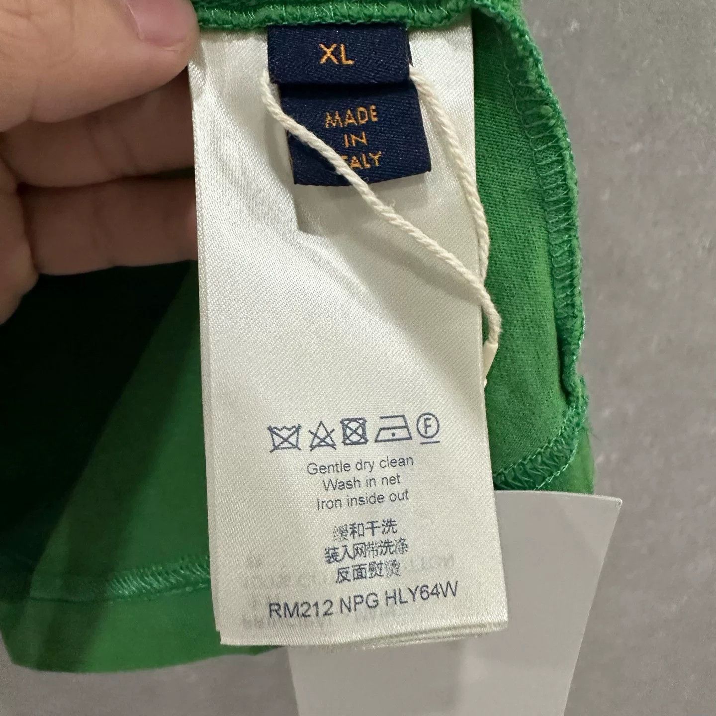 Louis Vuitton Louis Vuitton Green Embossed Logo T-Shirt XL Size US XL / EU 56 / 4 - 6 Thumbnail