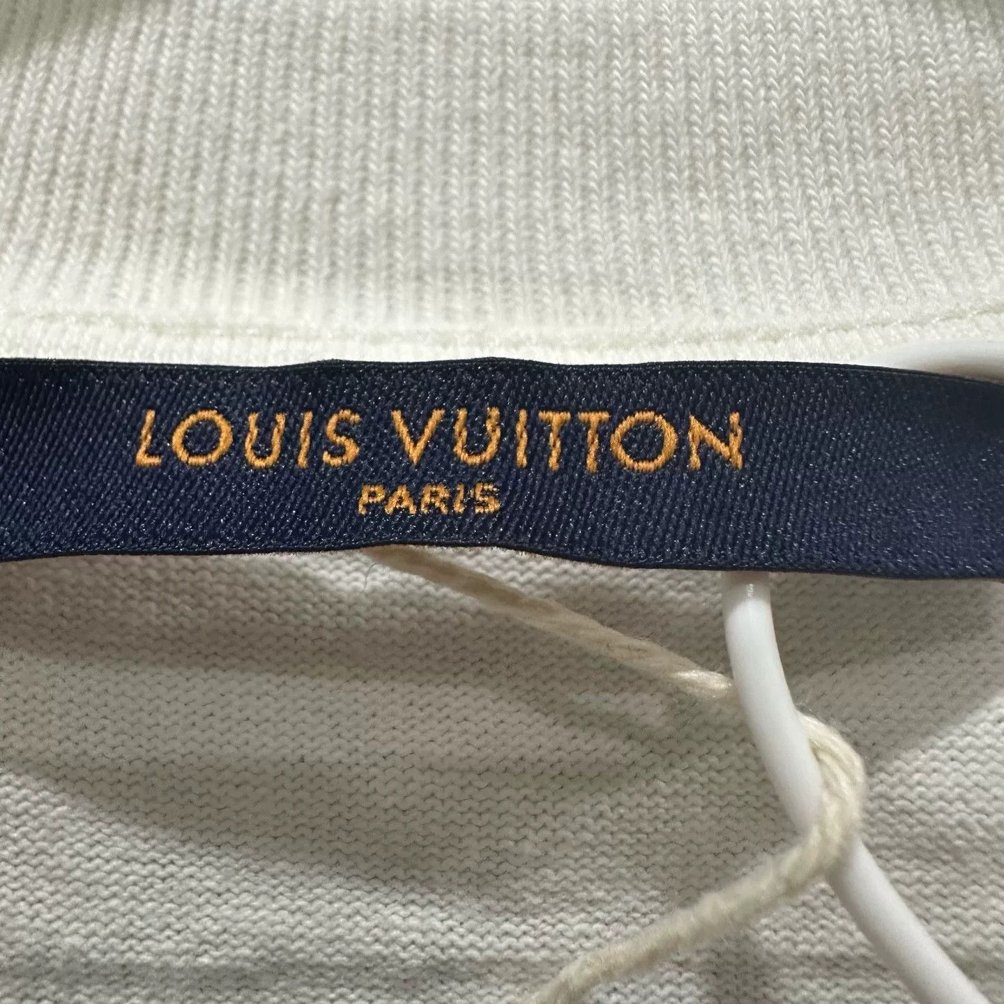 Louis Vuitton Louis Vuitton Neon Embroidered LV T-Shirt M Size US M / EU 48-50 / 2 - 4 Thumbnail